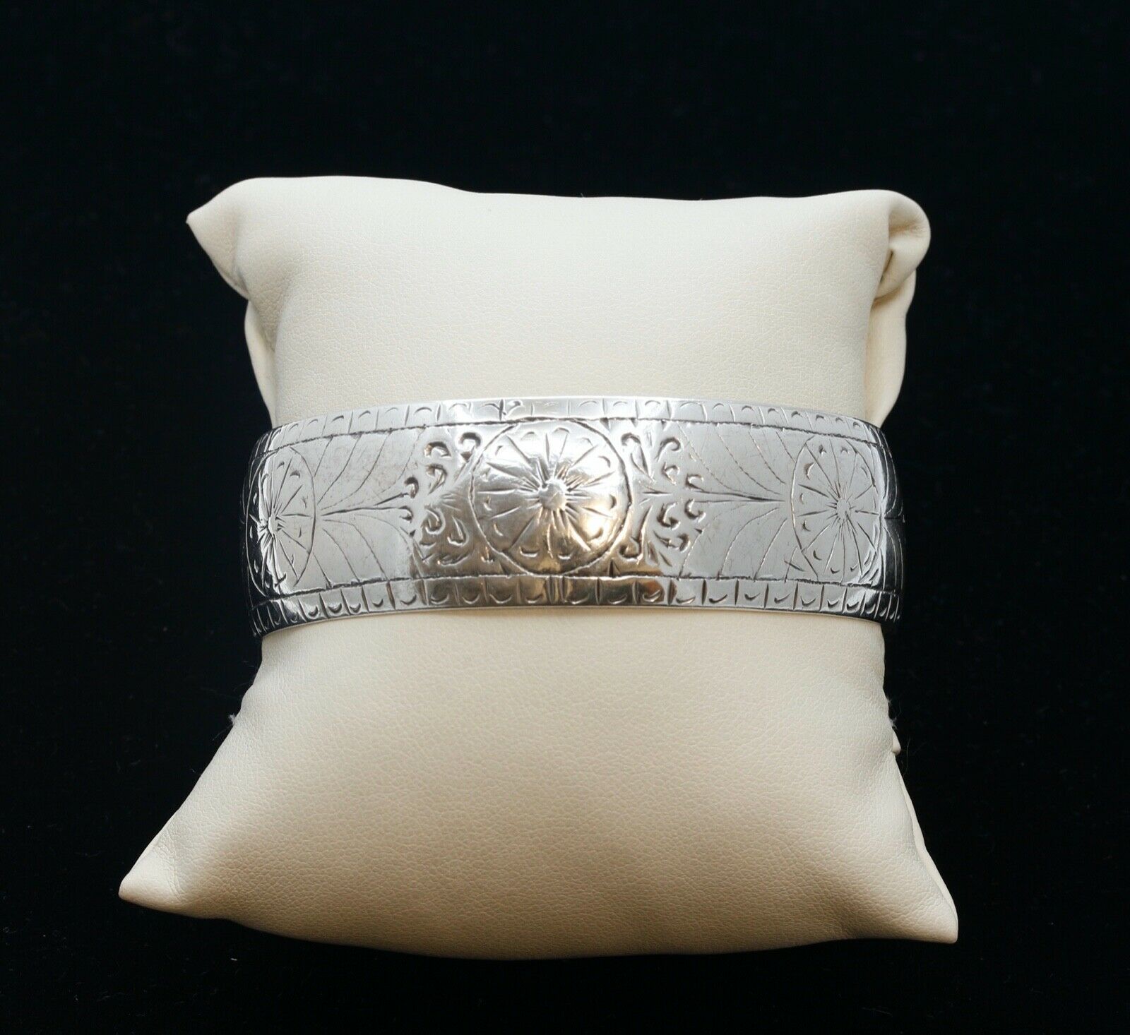 Vintage Handmade Repousse Silver Bangle Bracelet
