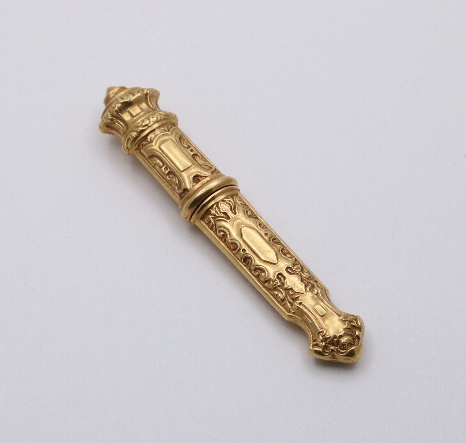Victorian Repousse 18K Yellow Gold Needle Case