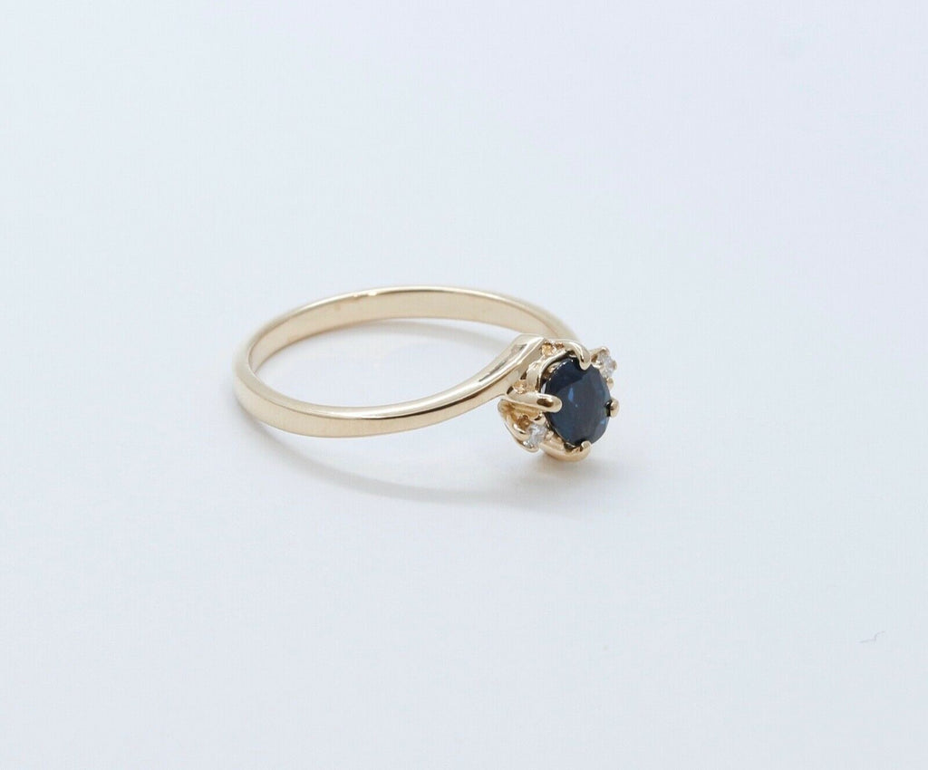 Vintage Bypass Blue Sapphire Diamonds 18K Yellow Gold Ring