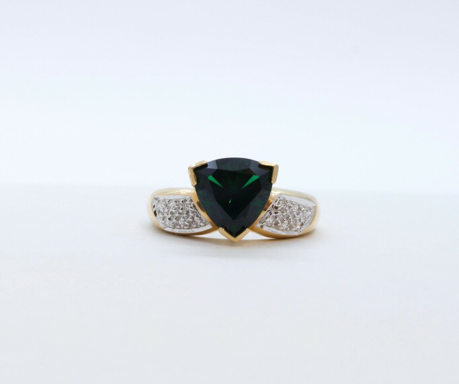 Vintage Trillion Cut Green Tourmaline Diamonds 18K Yellow Gold Ring
