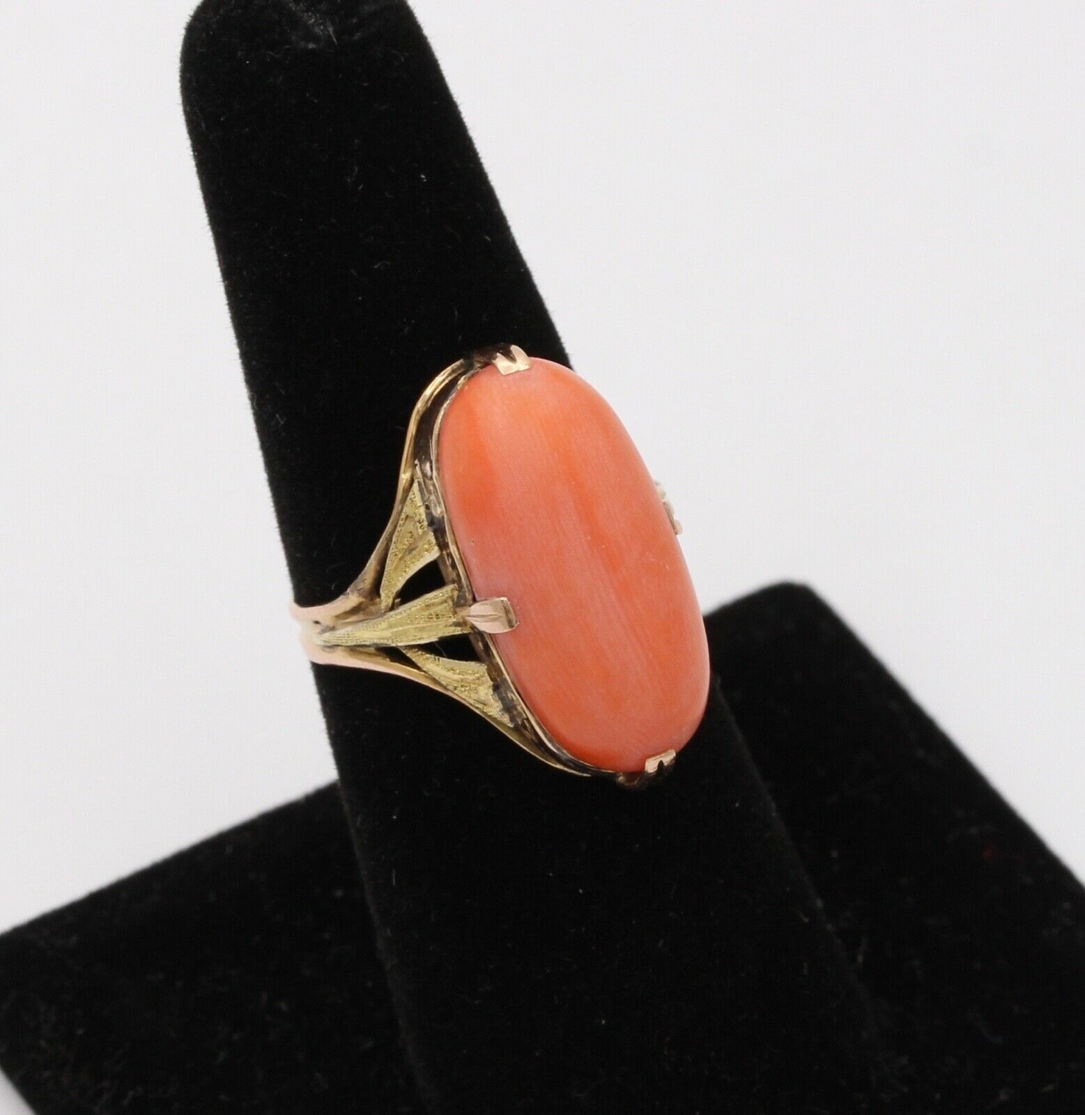 Vintage Estate 14K Two Tone Gold Natural Coral Solitaire Ring
