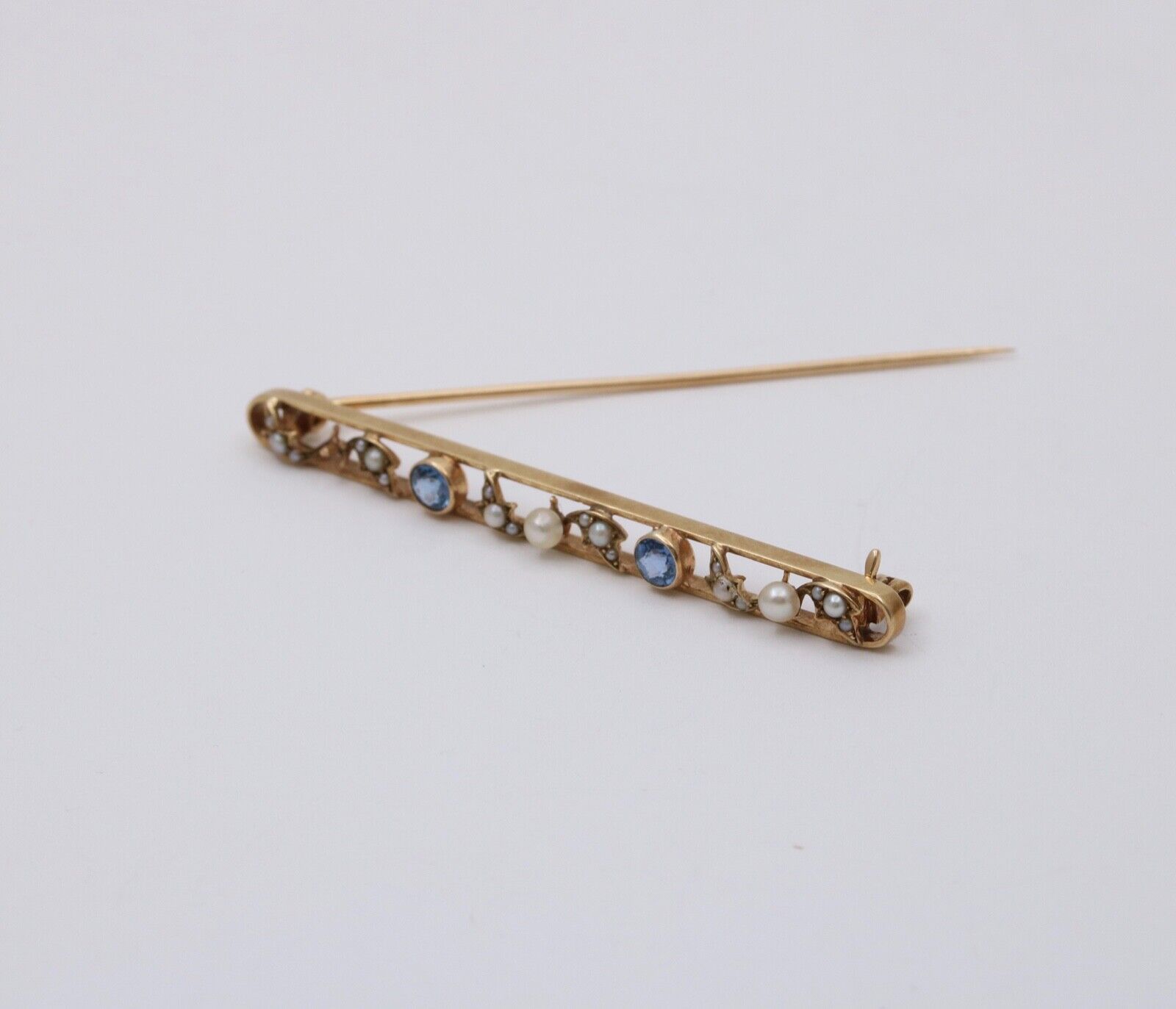 Antique Art Deco 14K Yellow Gold Sapphire & Pearl Bar Pin.
