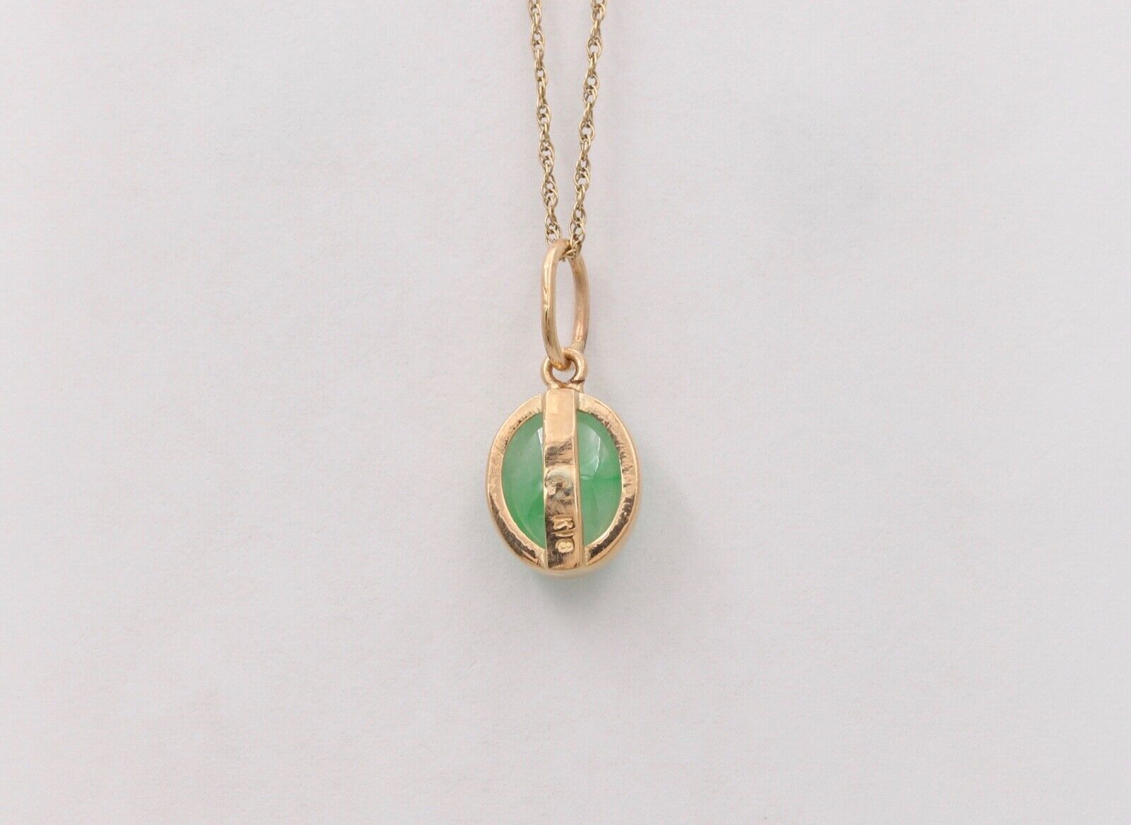 Vintage Jade 18K Yellow Gold Pendant