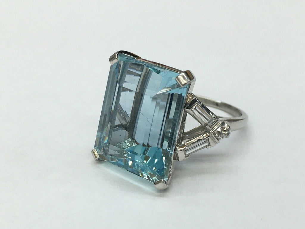 Beautiful Vintage Ladies Aquamarine Diamonds Platinum Ring