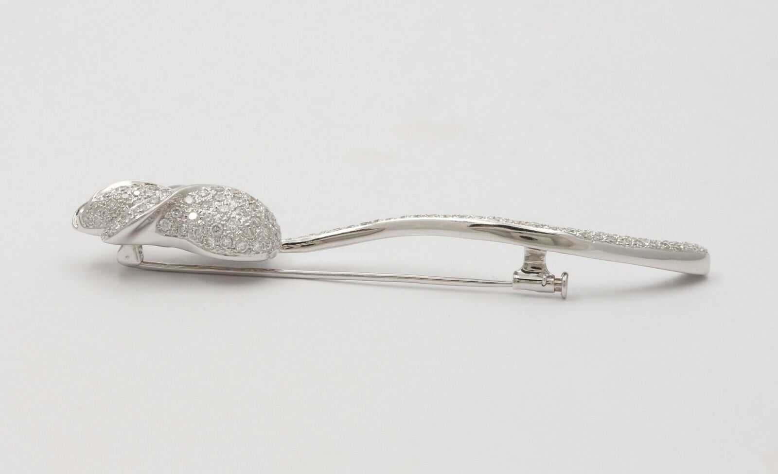 Vintage Estate Elegant Rose Flower Brilliant Cut Diamonds 18K White Gold Brooch,