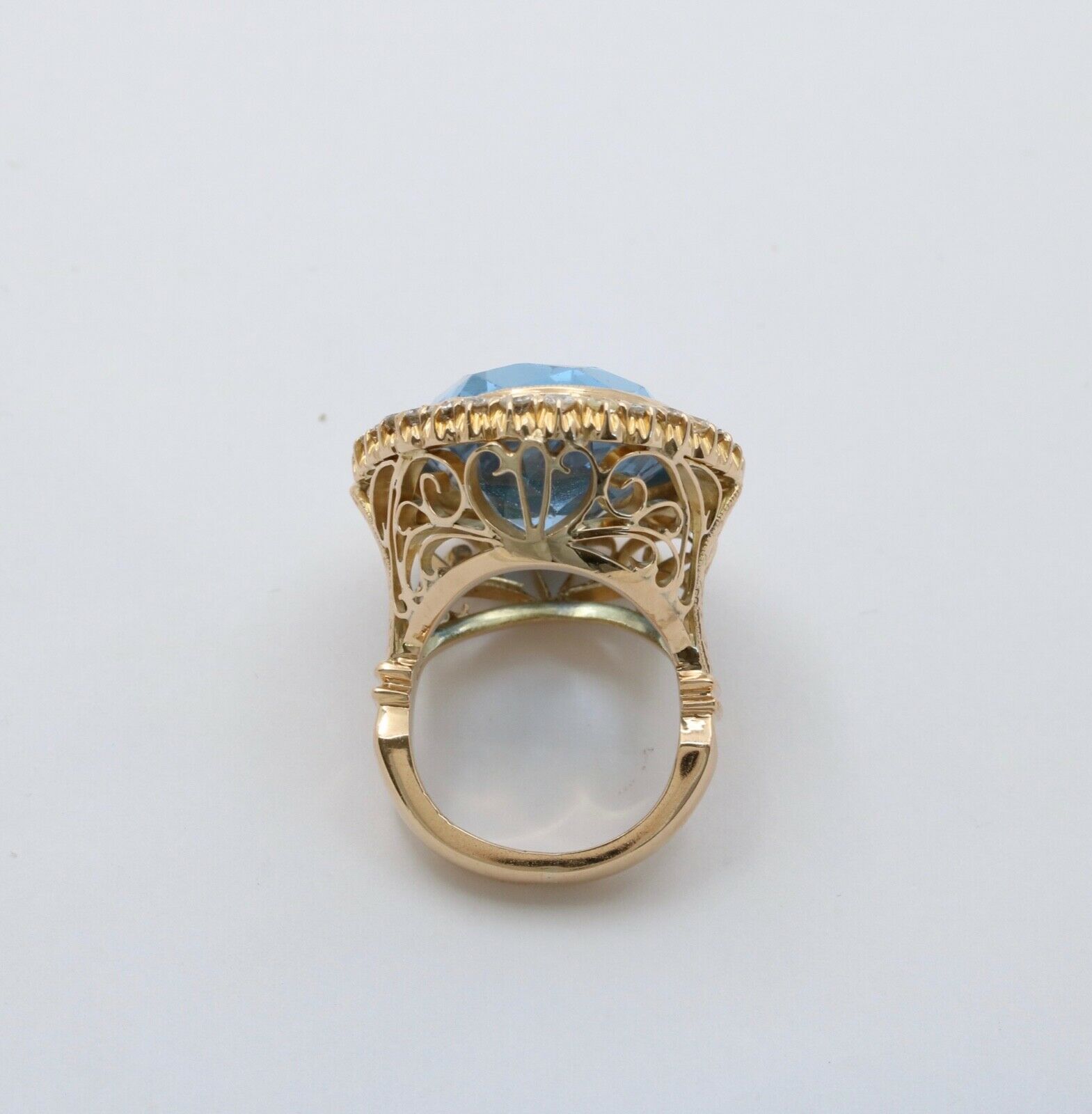 Vintage 24 Carat Blue Topaz Diamonds 14K Yellow Gold Ring