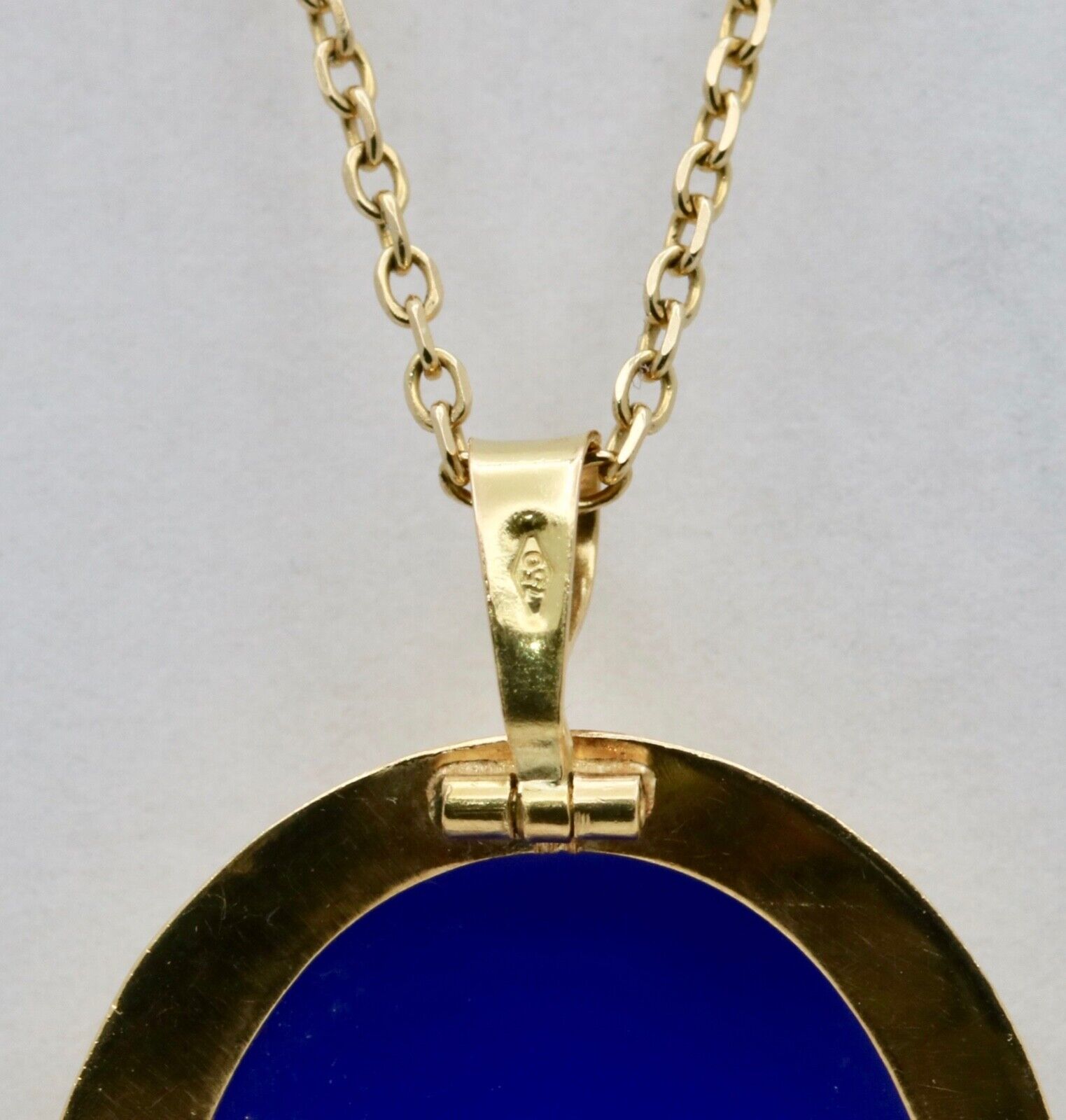 Vintage Italian Cameo 18K Yellow Gold Brooch Pendant
