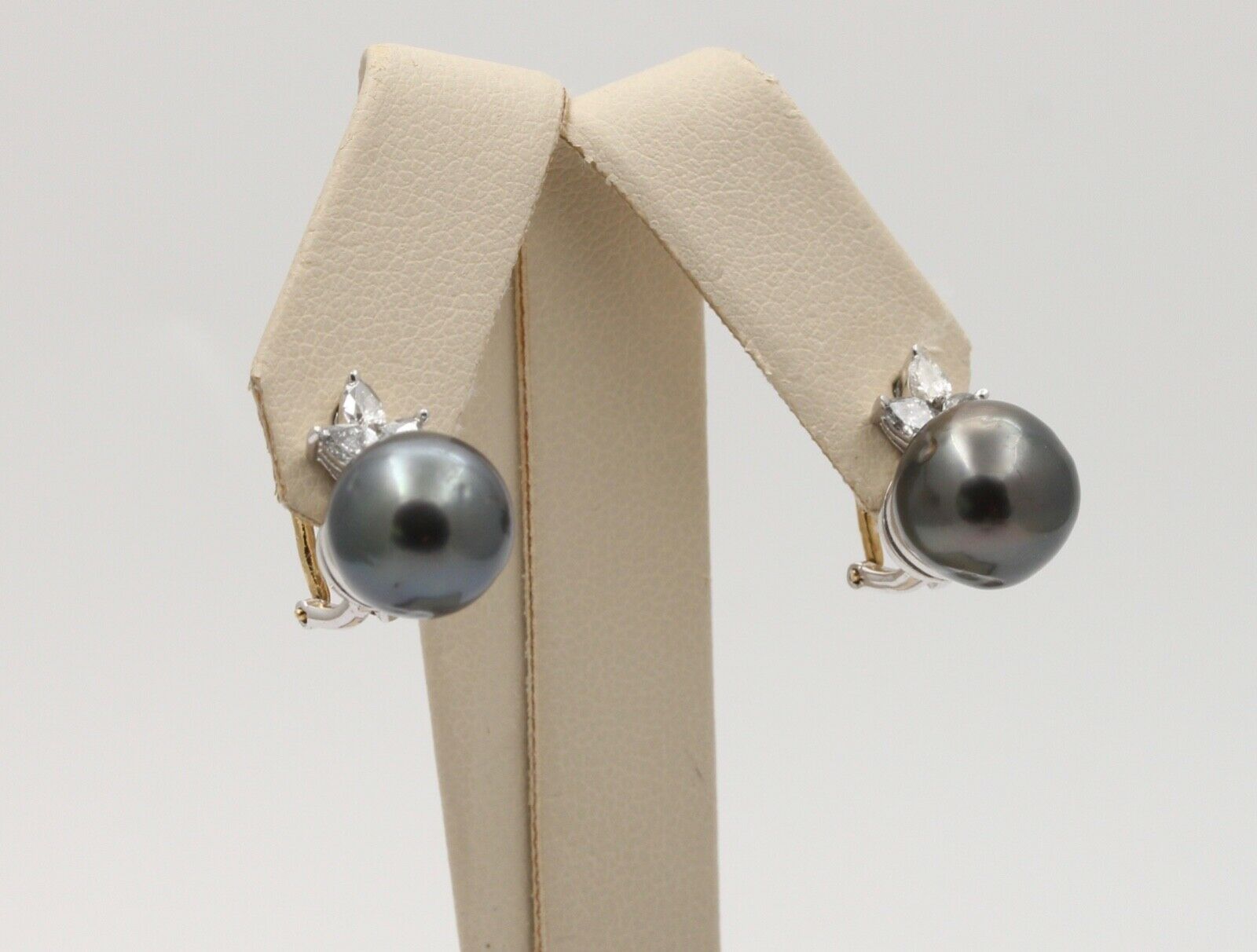 Lovely Tahitian Pearl Diamonds 18K White Yellow Gold Vintage Earrings