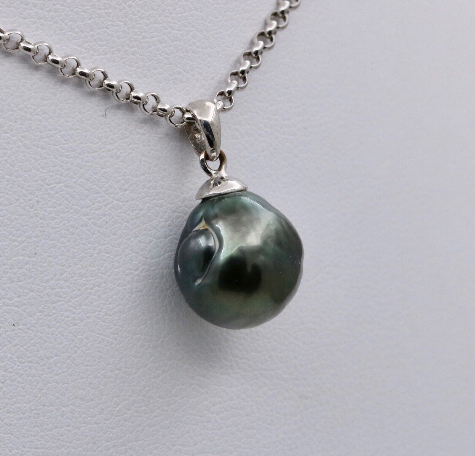 Vintage Tahitian Black Pearl Pendant and Chain 14K White Gold