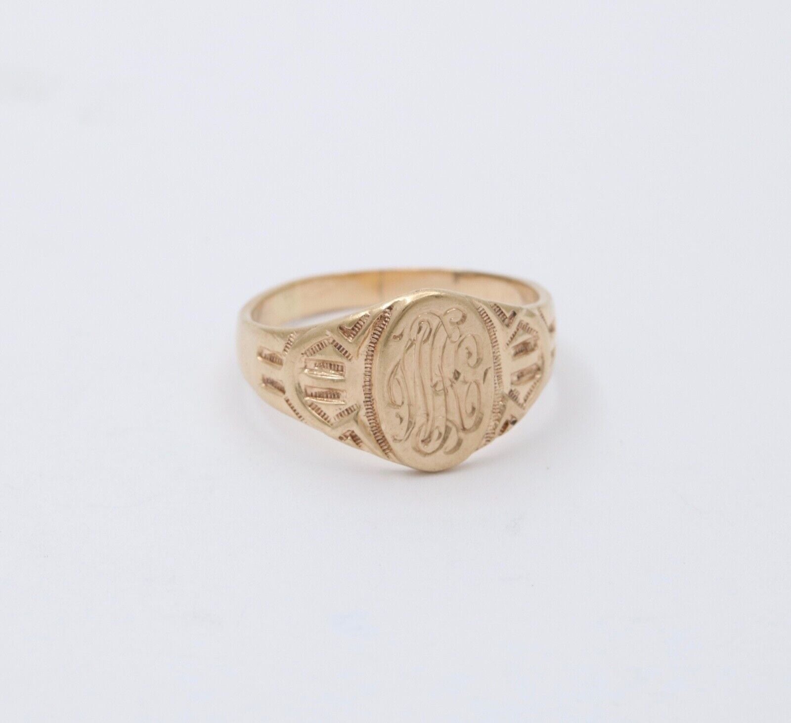 Vintage Signet Carved Engraved 14K Yellow Gold Ring