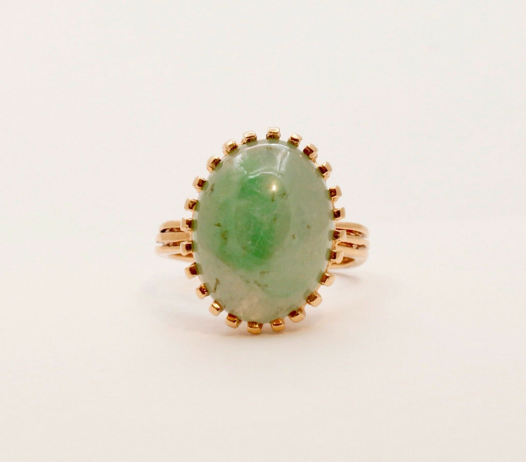 Vintage Ladies Natural Jade 14K Yellow Gold Ring