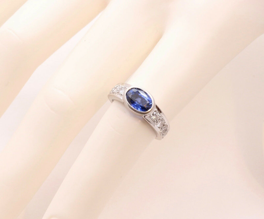 Beautiful Vintage Ladies Blue Sapphire Diamonds Platinum Ring