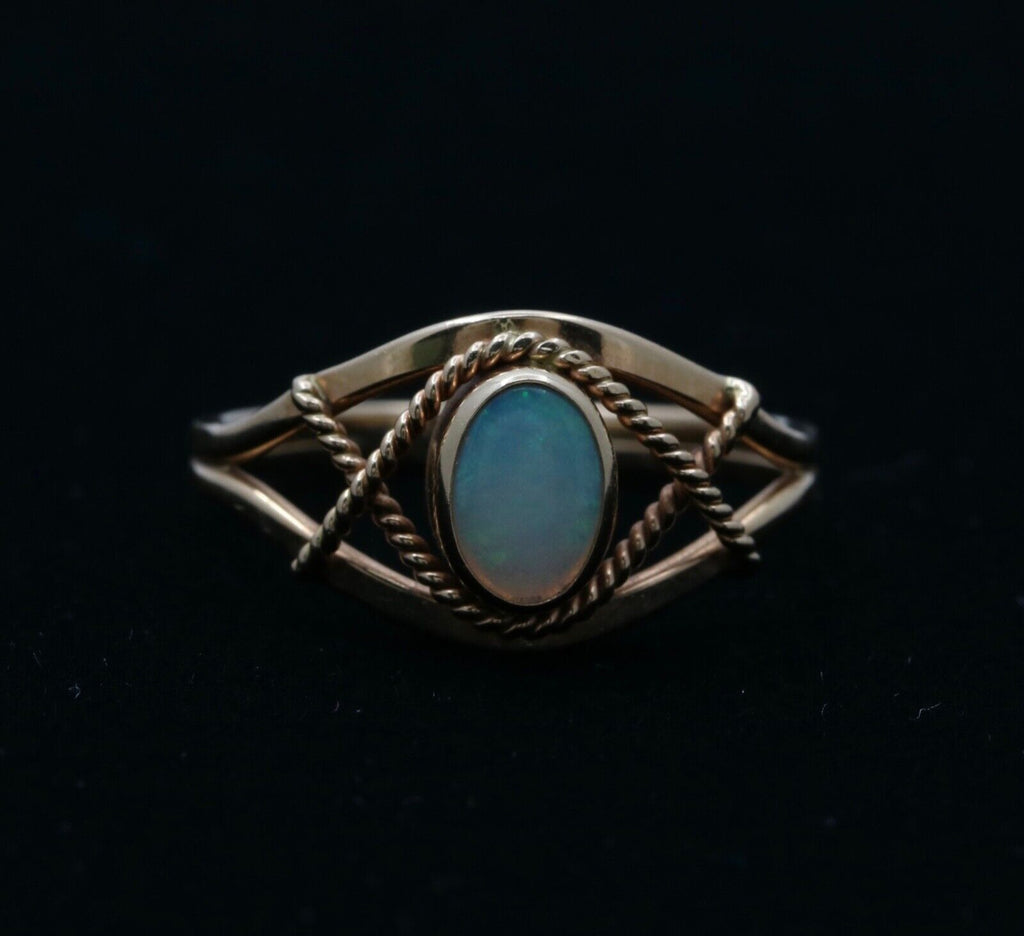Cool Vintage Opal 14K Yellow Gold Ring