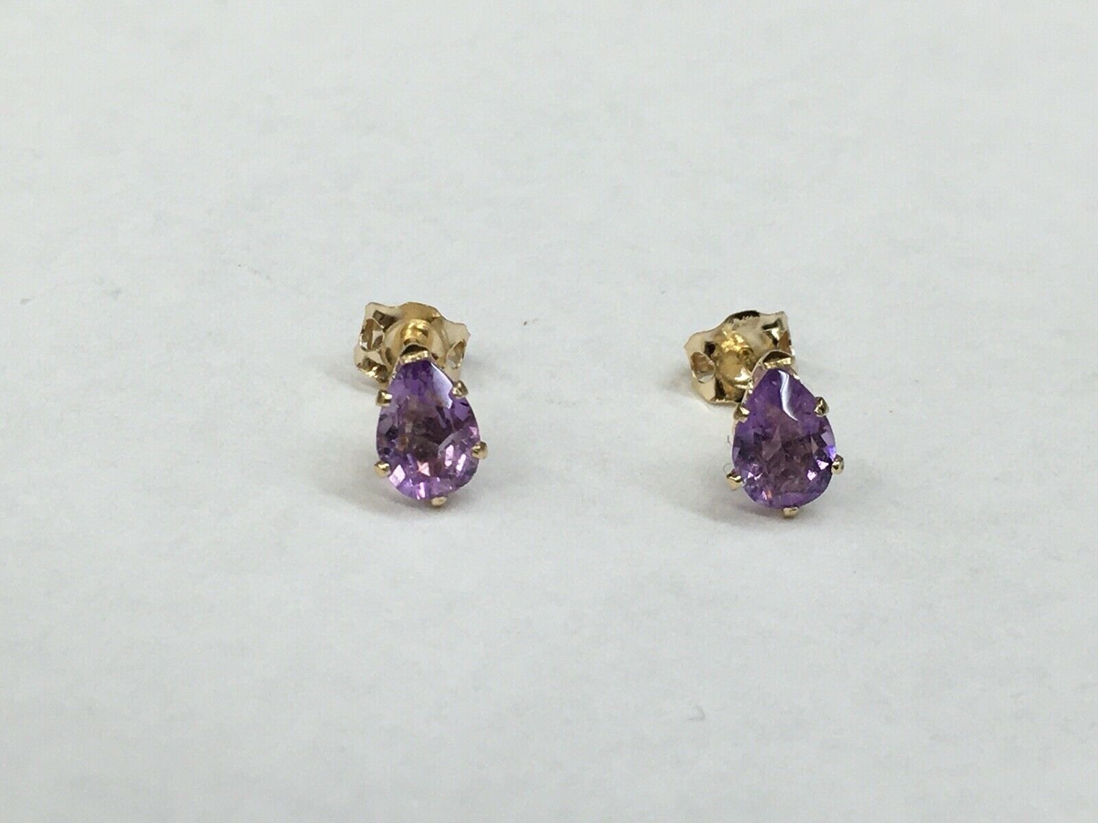 Vintage Ladies Amethyst 14K Yellow Gold Earrings