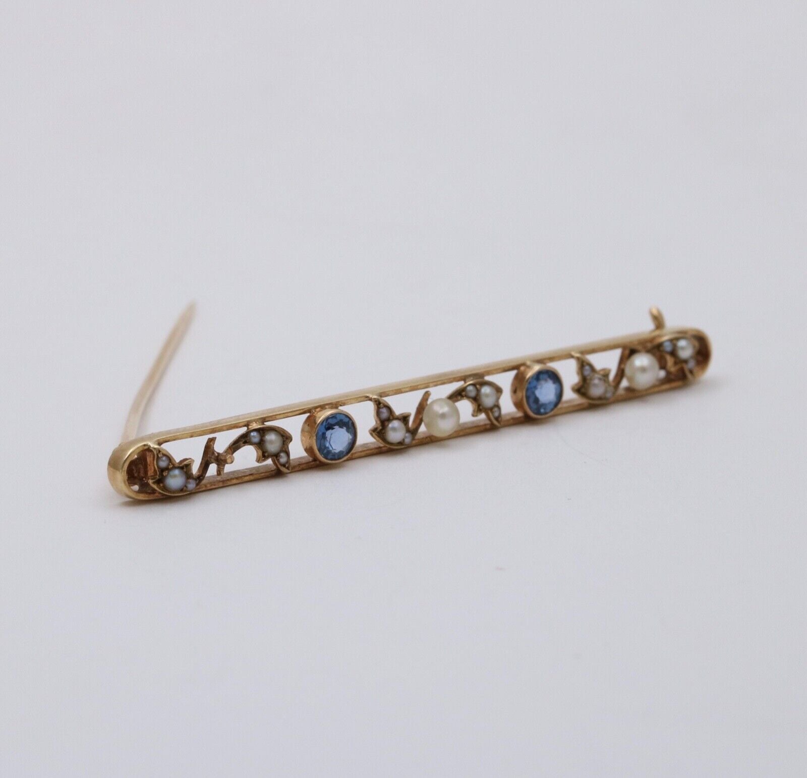 Antique Art Deco 14K Yellow Gold Sapphire & Pearl Bar Pin.