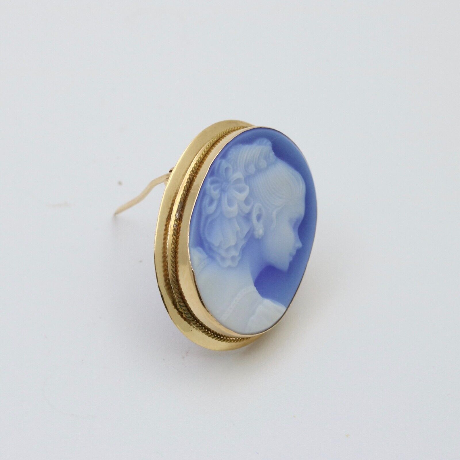 Vintage Italian Cameo 18K Yellow Gold Brooch Pendant