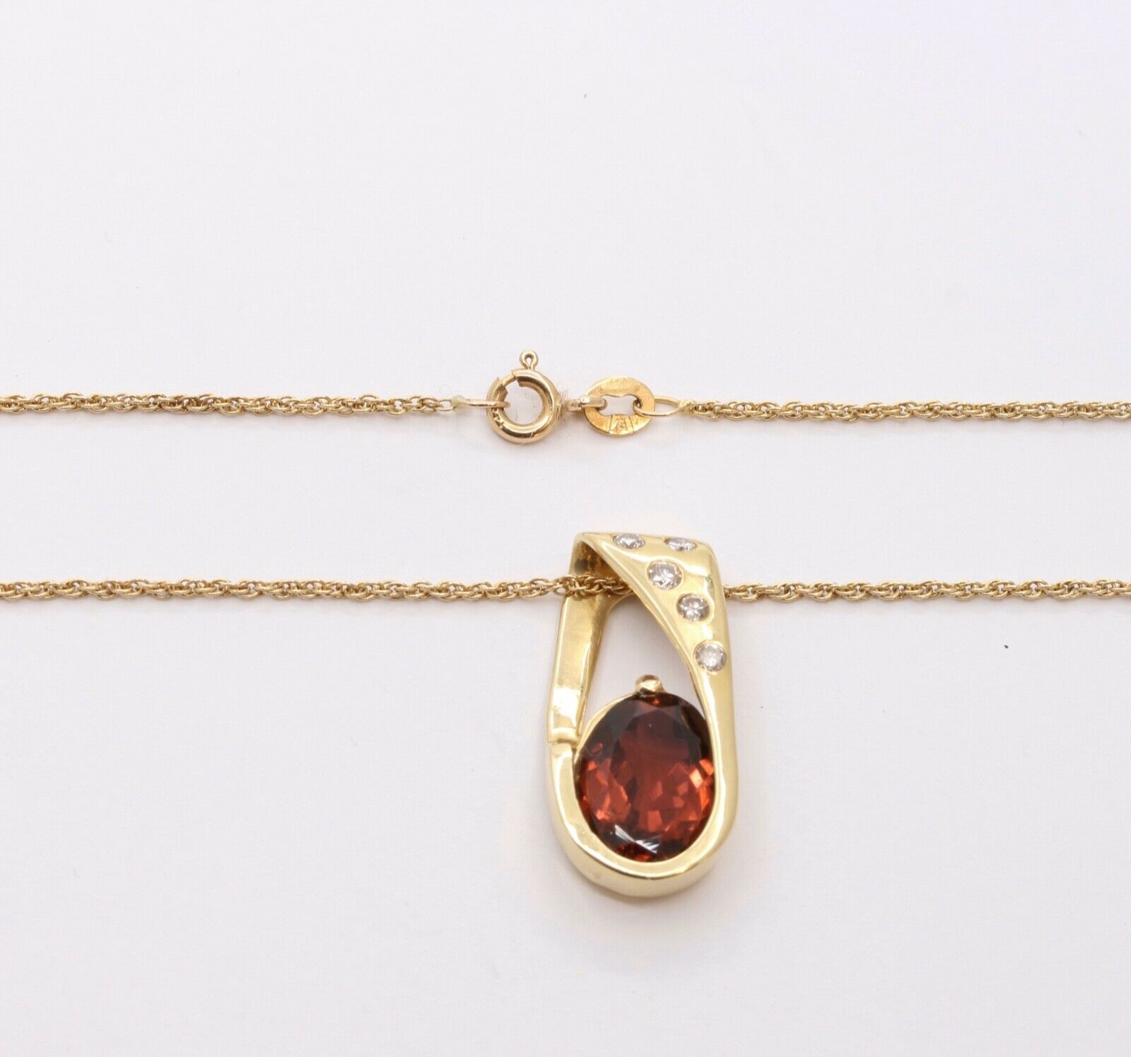 Elegant Tourmaline Diamonds 14K Yellow Gold Pendant and Chain