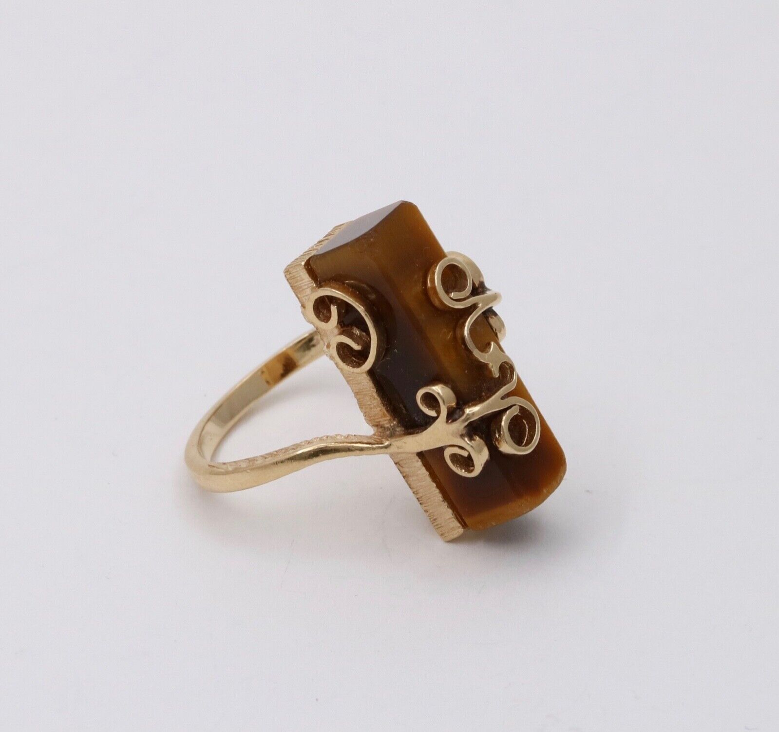 Vintage 14K Yellow Gold Tiger Eye Swirling Ring