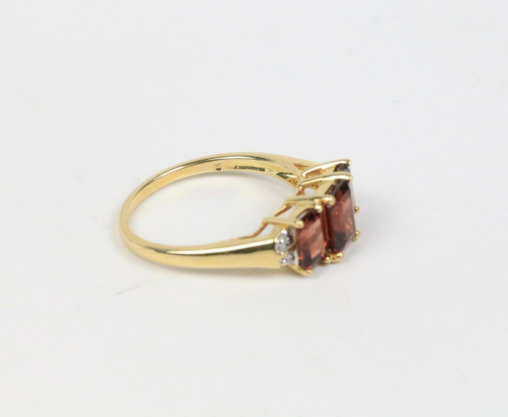 Vintage 10K Yellow Gold Garnet Diamond Ring