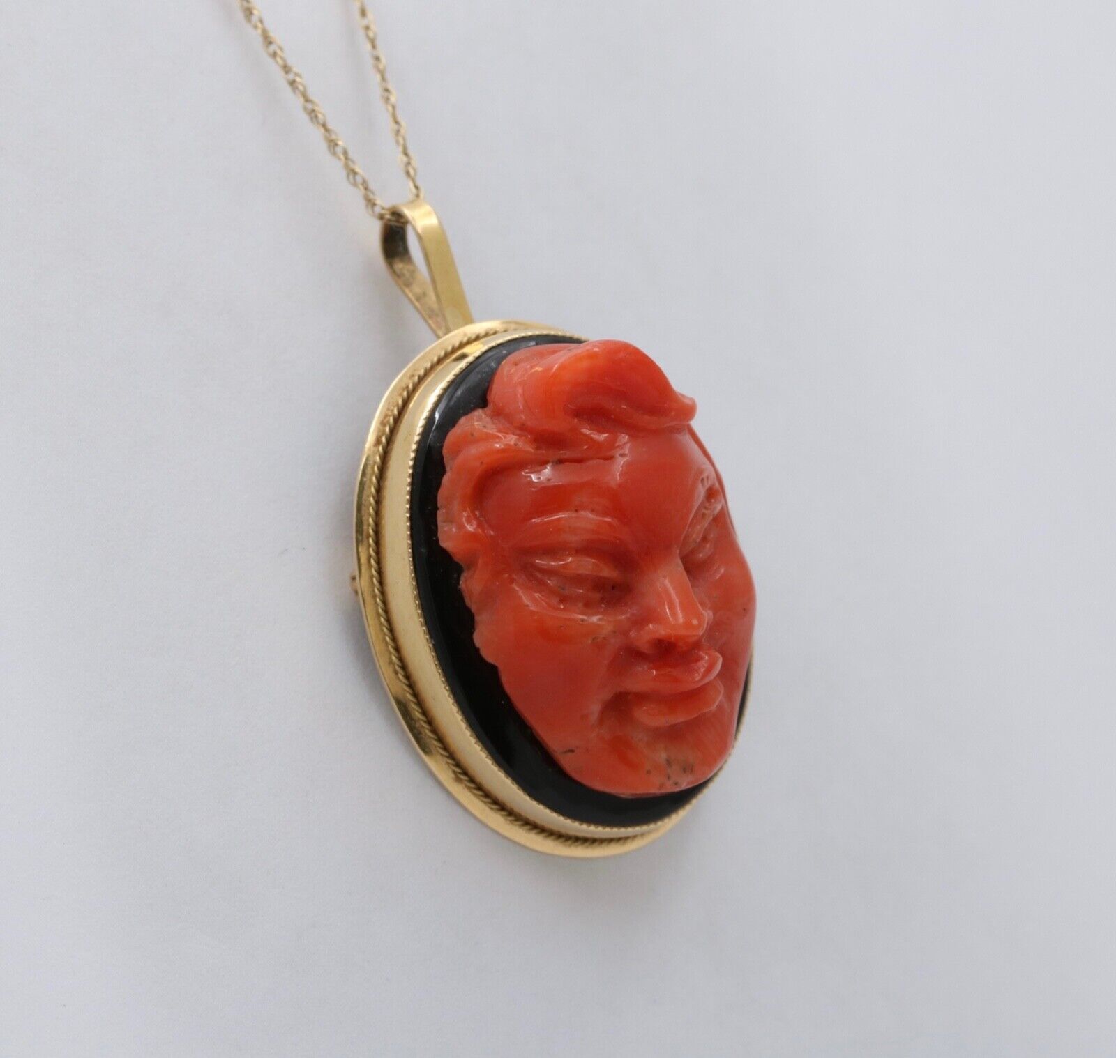 Vintage Coral Onyx 18K Yellow Gold Pendant Brooch