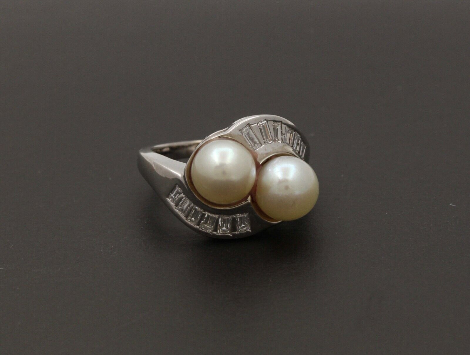 Vintage Classic Bypass Culture Pearl Baguette Diamond Gold Ring, Statement Ring