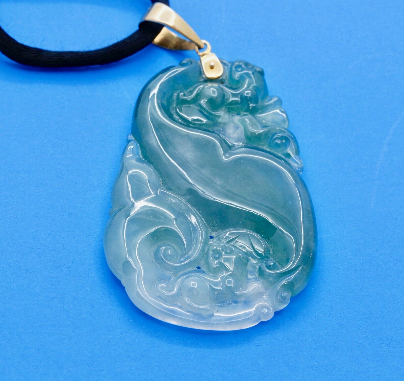 Vintage Jade 14K Yellow Gold Pendant
