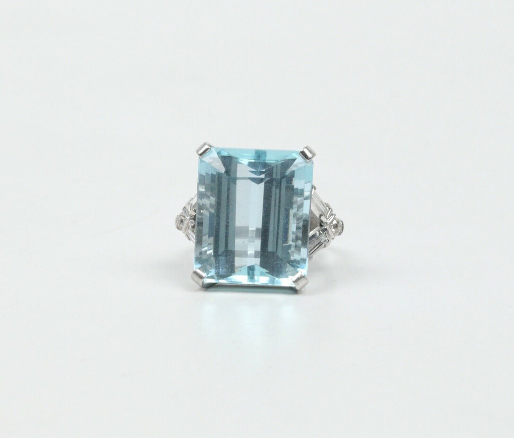 Beautiful Vintage Ladies Aquamarine Diamonds Platinum Ring