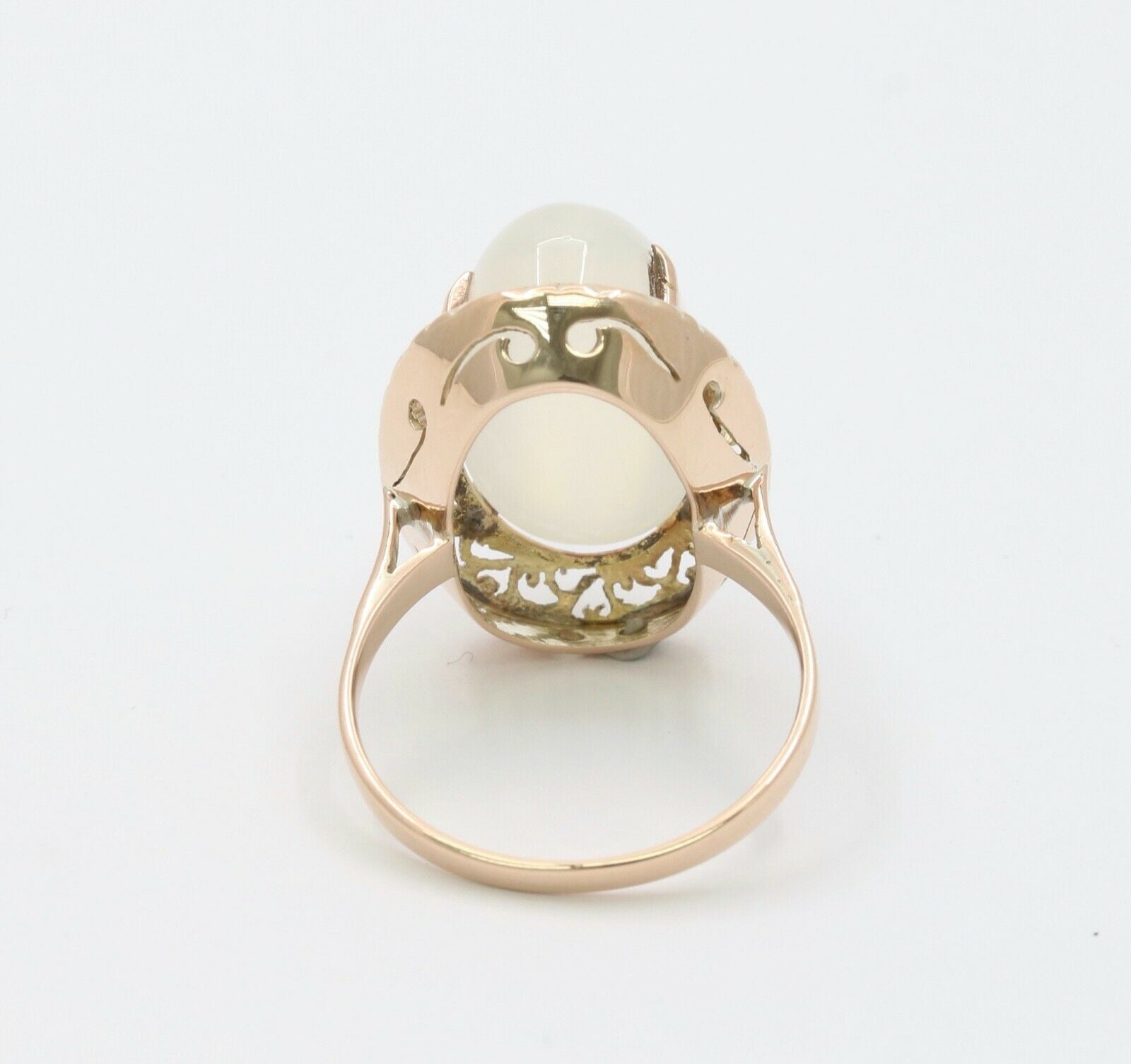 Vintage Ladies Large Cabochon Moonstone 14K Yellow Gold Ring