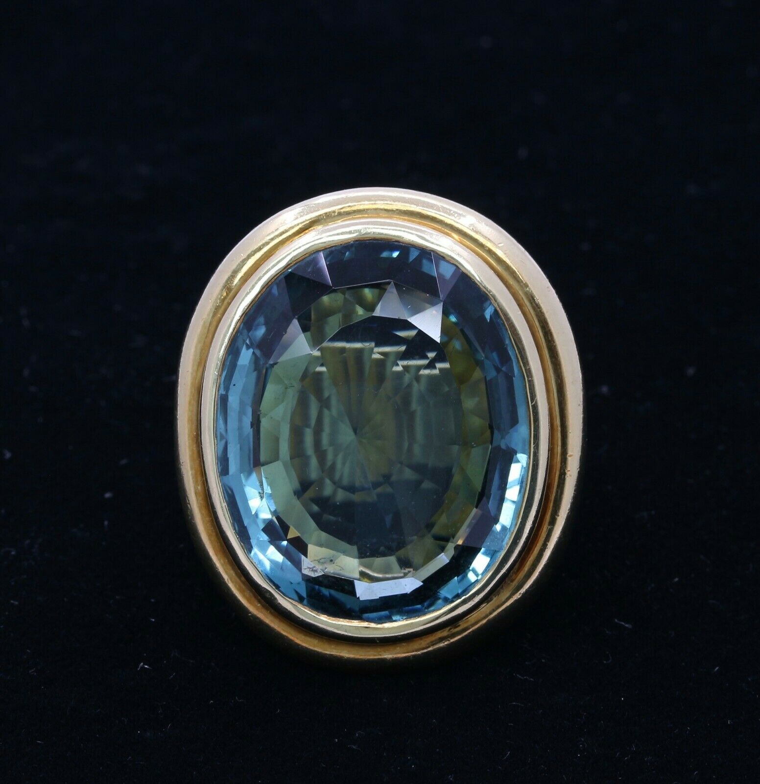 Huge Vintage Heavy 18K Yellow Gold 40+ Carat Aquamarine Ring