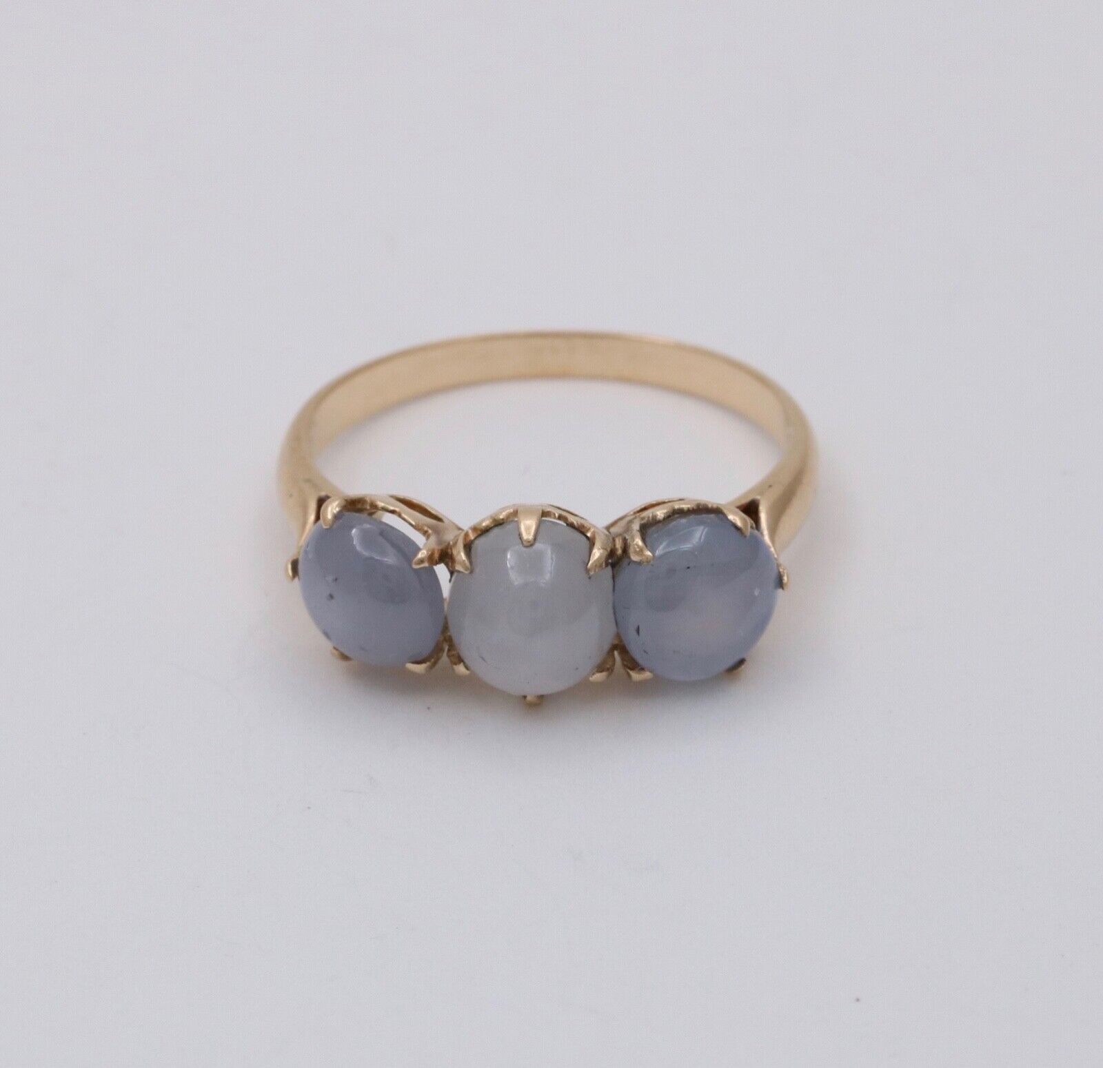 Vintage 18K Gold Star Sapphire Three Stone Ring, Stacking Ring Band
