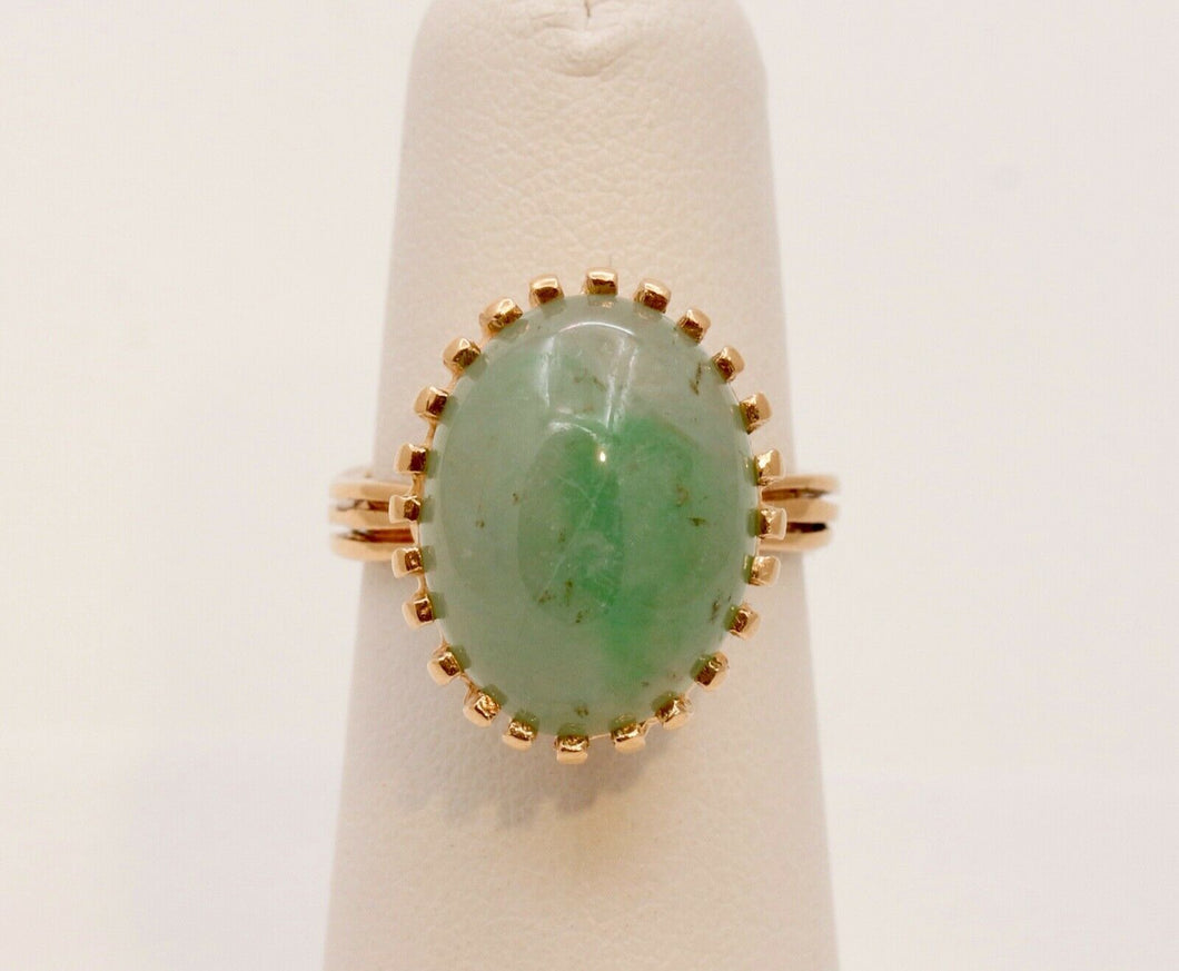 Vintage Ladies Natural Jade 14K Yellow Gold Ring