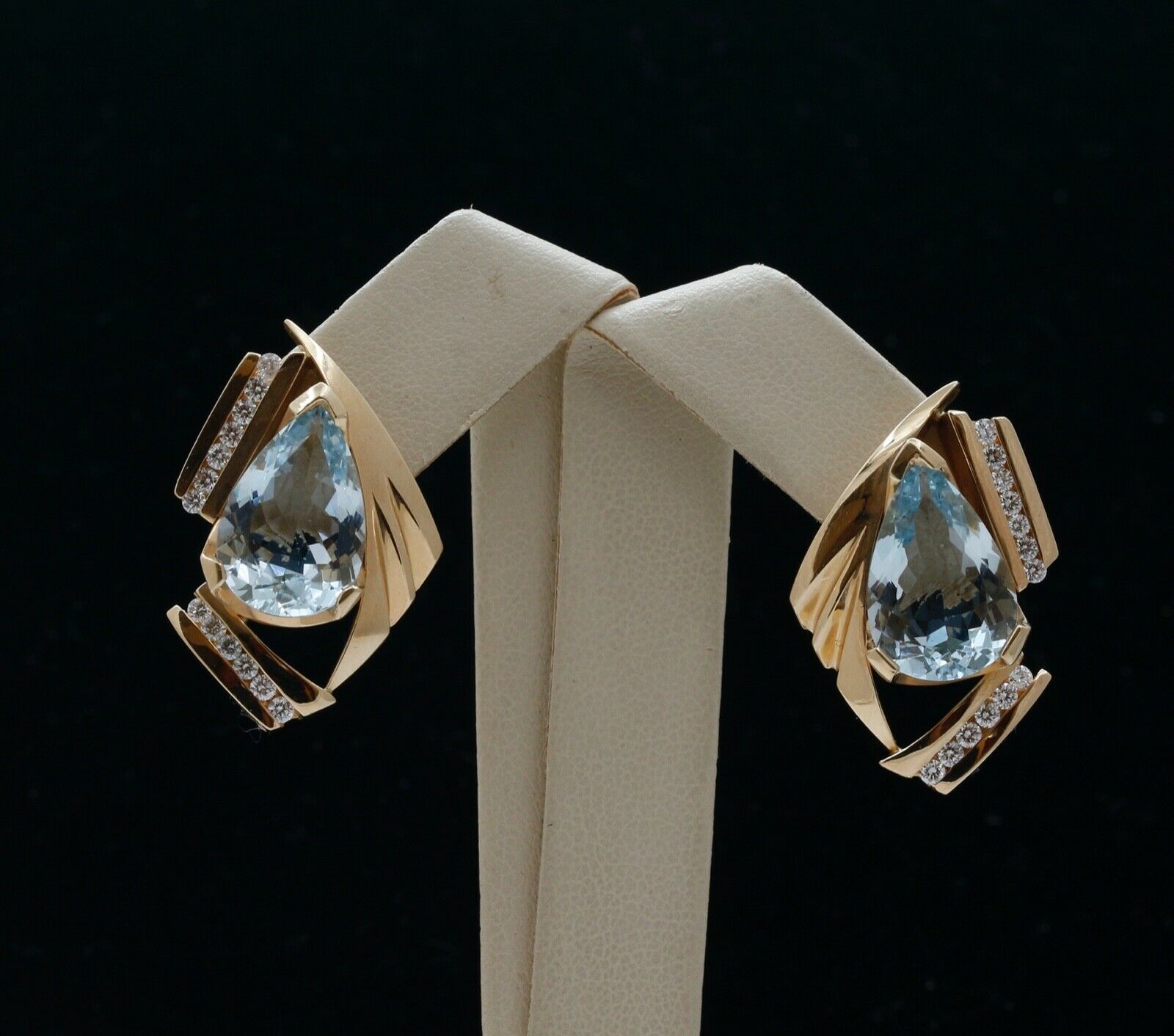 Luxury Earrings!!!! Large Pear Aquamarines Diamonds 14K Yellow Gold Earrings
