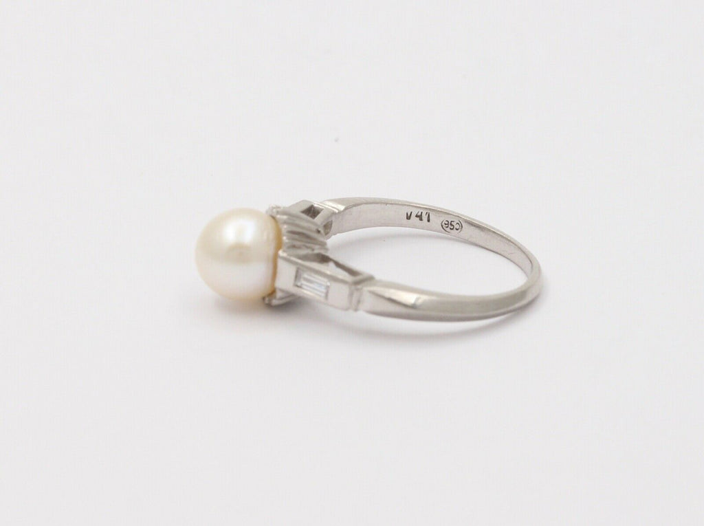 Classic Elegant Culture Pearl Diamond Platinum Ring, Cocktail Ring.