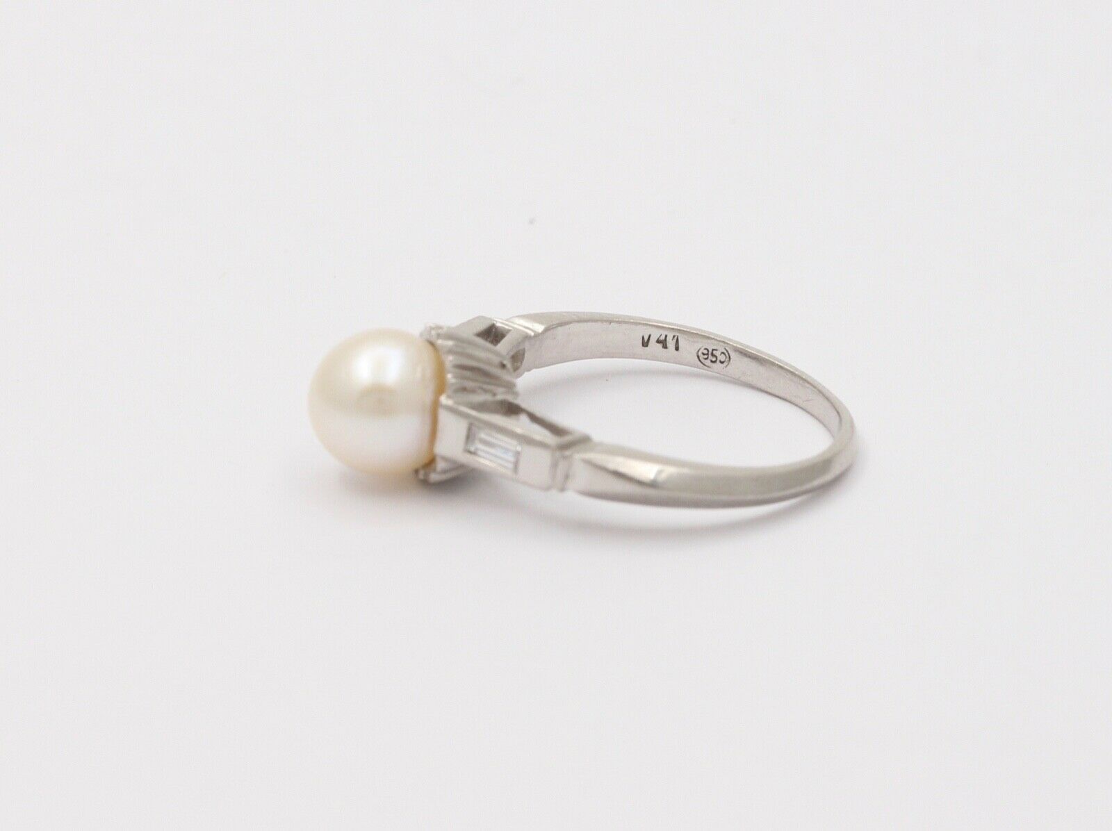 Classic Elegant Culture Pearl Diamond Platinum Ring, Cocktail Ring.