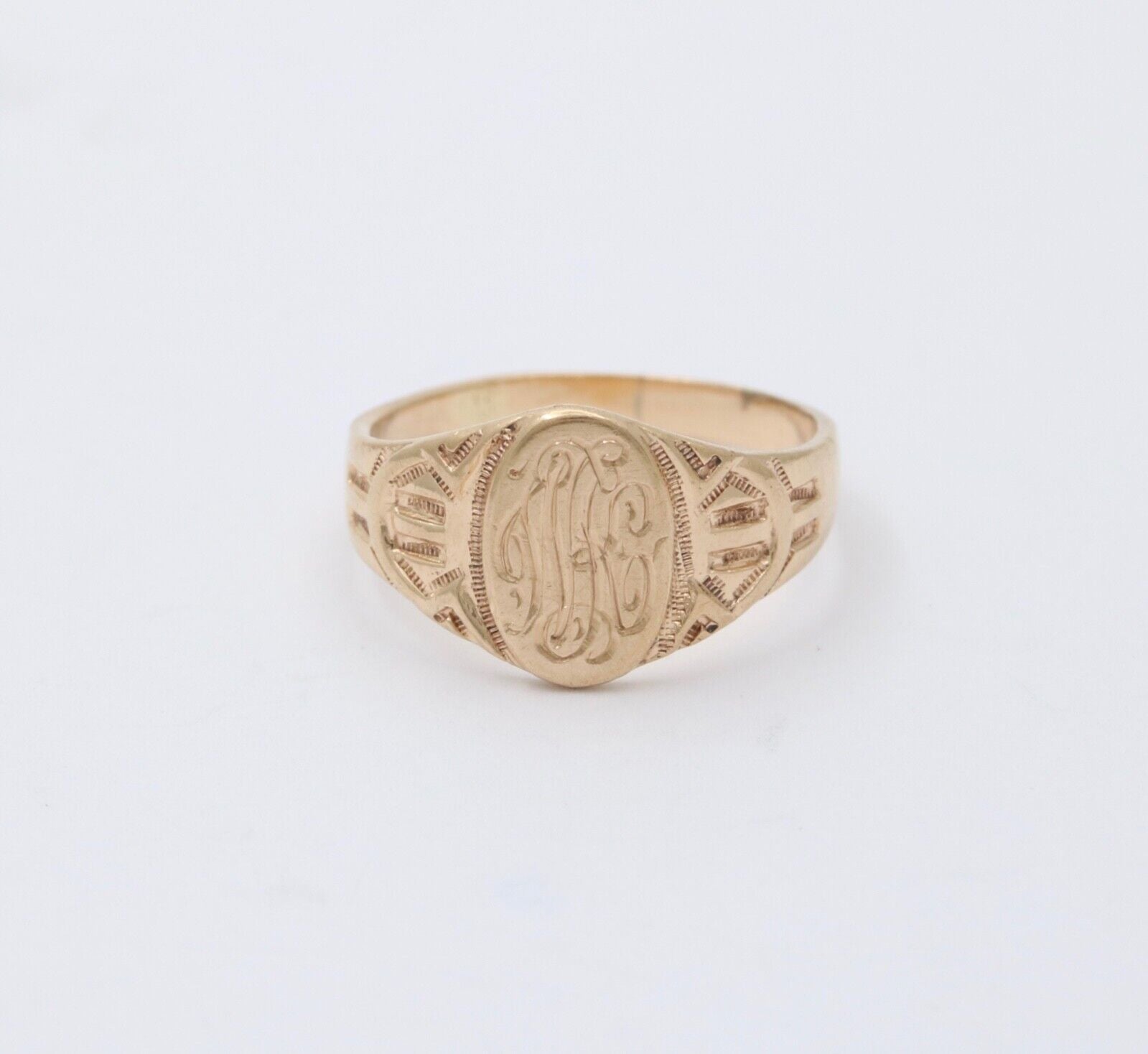 Vintage Signet Carved Engraved 14K Yellow Gold Ring