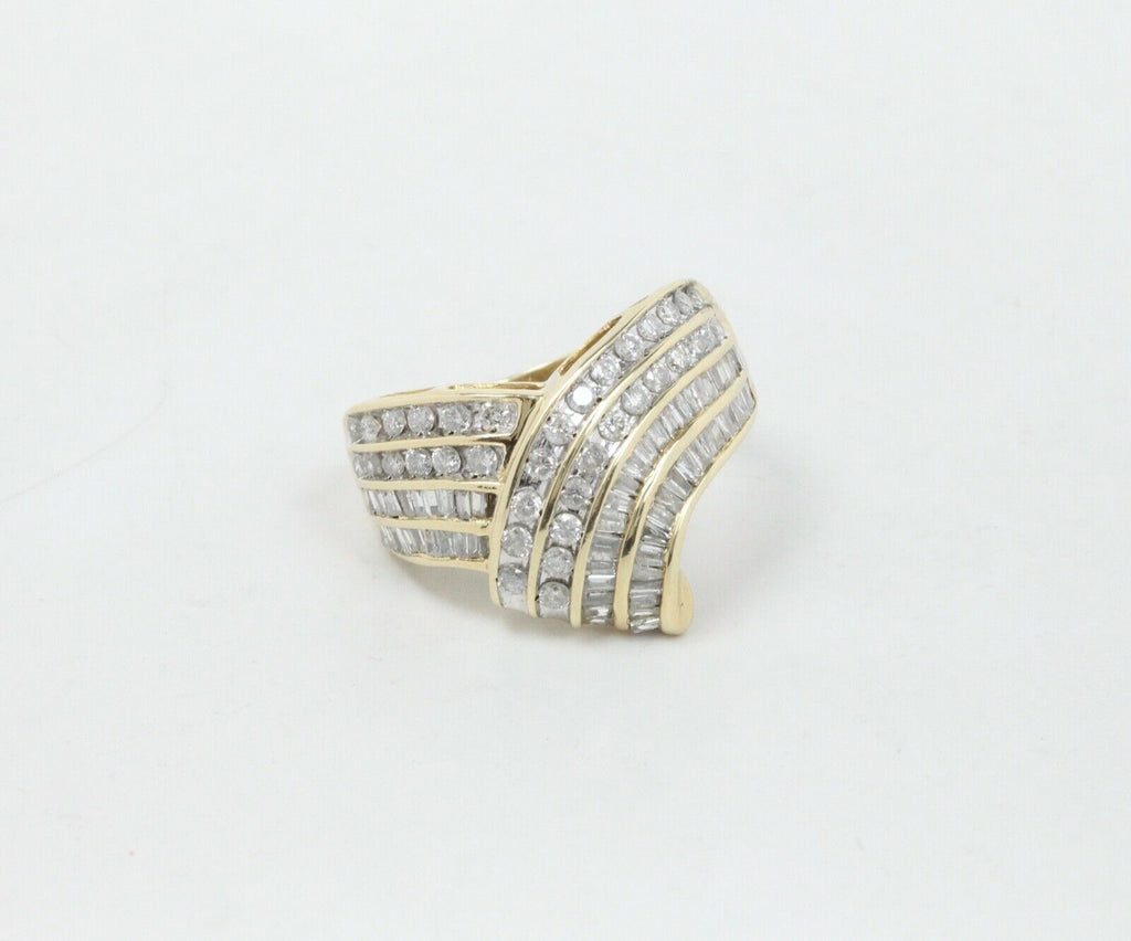 Vintage Ladies Round Baguette Diamonds 10K Yellow Gold Ring