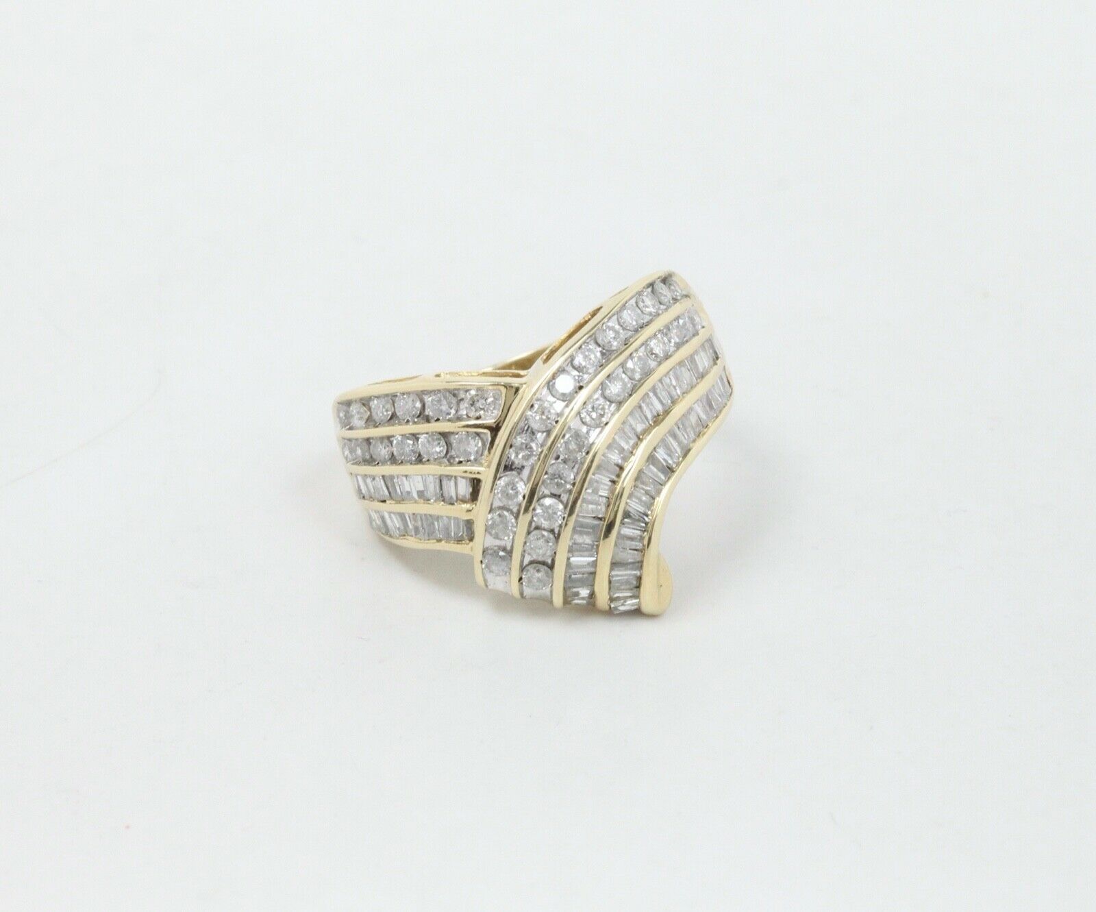 Vintage Ladies Round Baguette Diamonds 10K Yellow Gold Ring