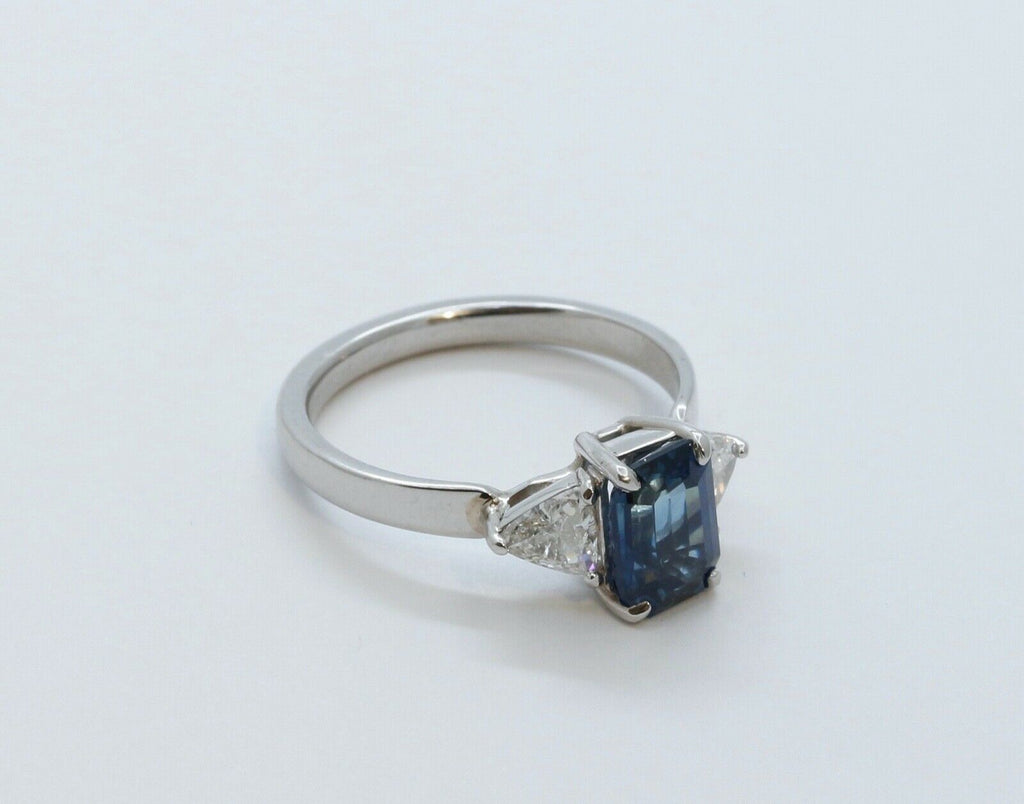 Vintage Ladies Blue Sapphire Diamonds Platinum Ring