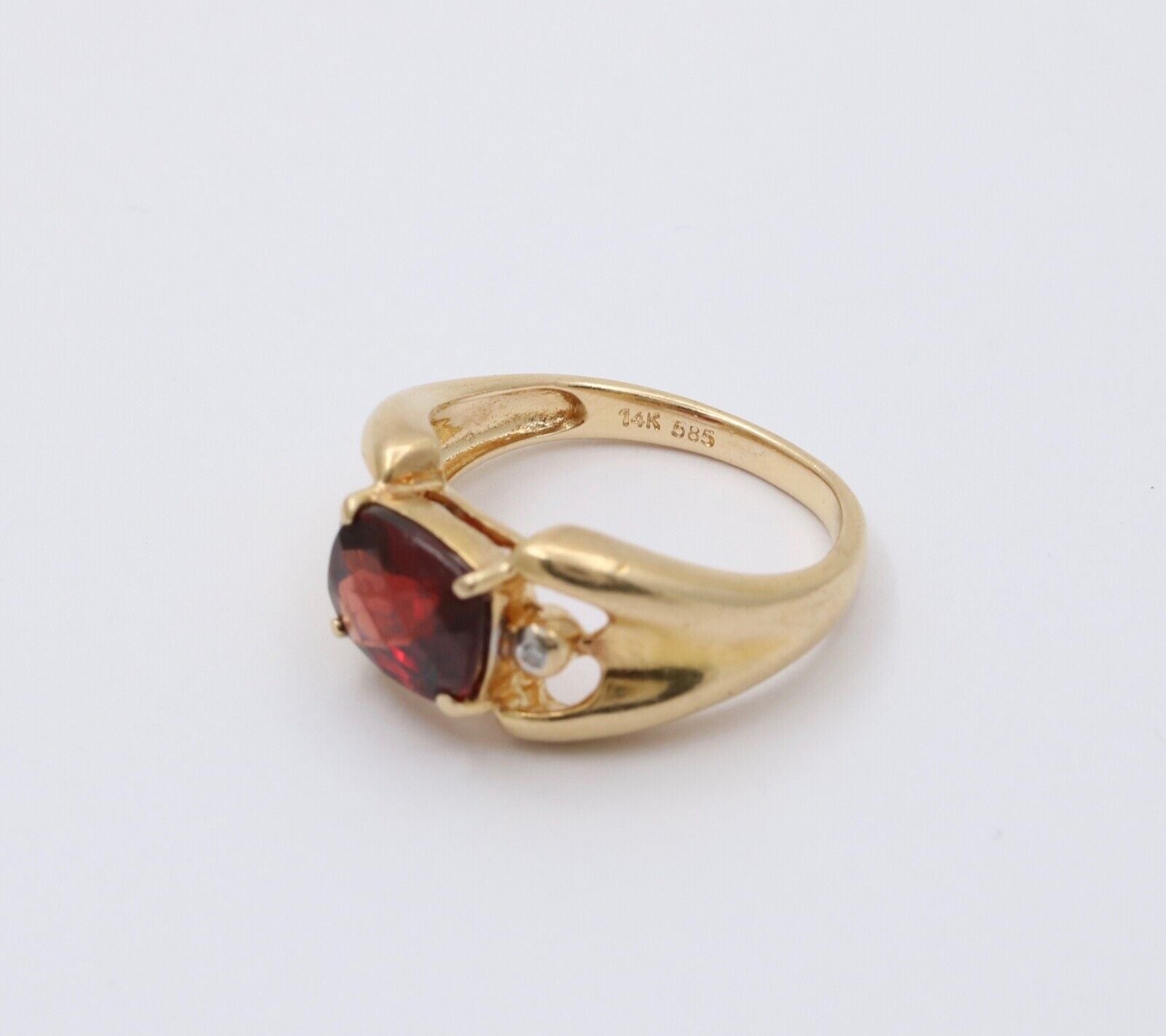 Vintage 14K Yellow Gold Garnet And Diamond Ring Band. Cocktail Ring