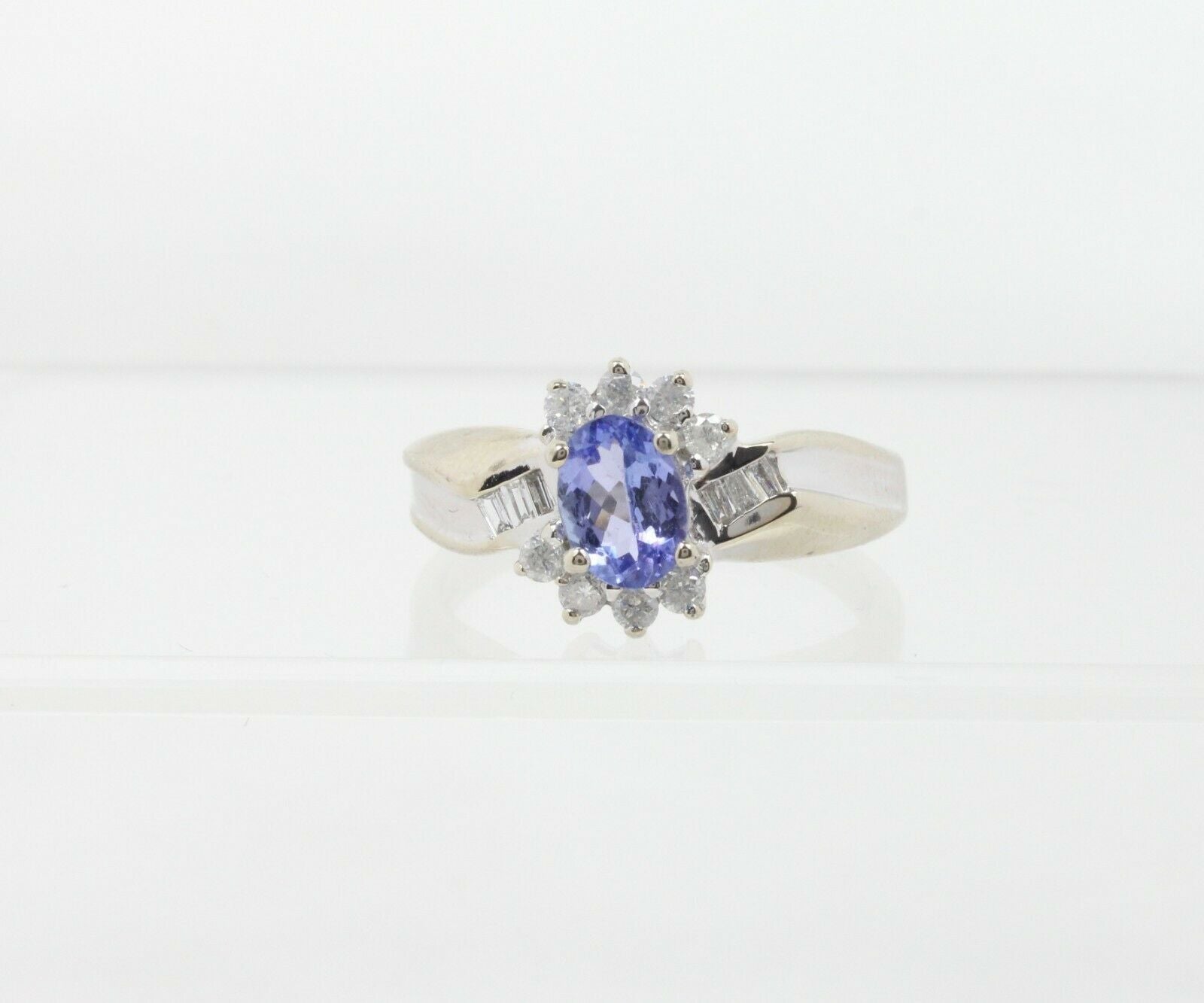 Vintage 14K White Gold Cornflower Blue Sapphire & Diamond Ring