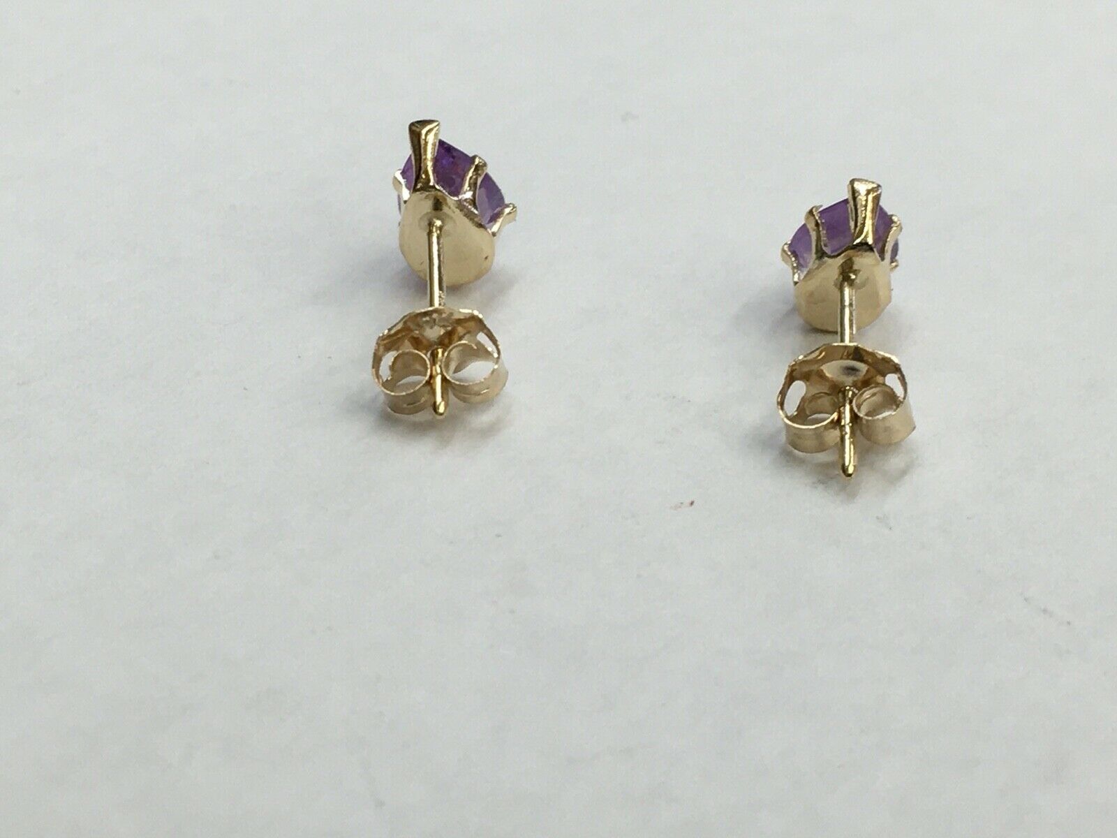 Vintage Ladies Amethyst 14K Yellow Gold Earrings
