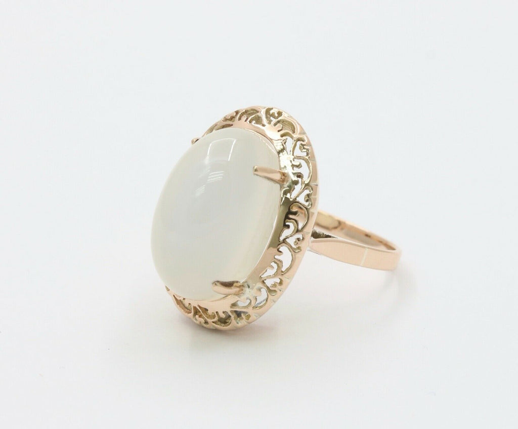 Vintage Ladies Large Cabochon Moonstone 14K Yellow Gold Ring