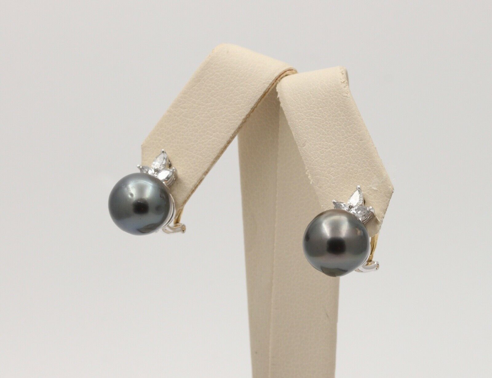 Lovely Tahitian Pearl Diamonds 18K White Yellow Gold Vintage Earrings
