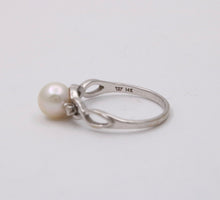 Load image into Gallery viewer, Vintage 14K White Gold Pearl &amp; Diamond Ring Band.
