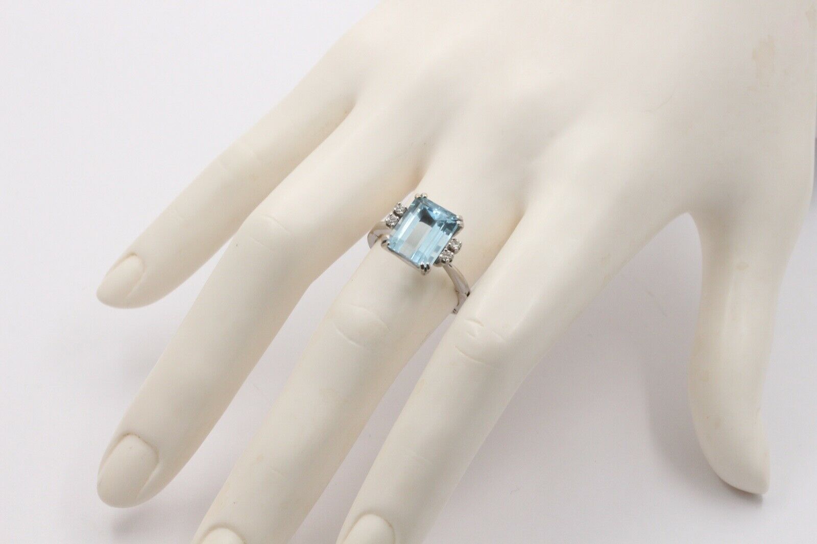 Vintage Natural Aquamarine Diamonds 14K White Gold Expandable Ring