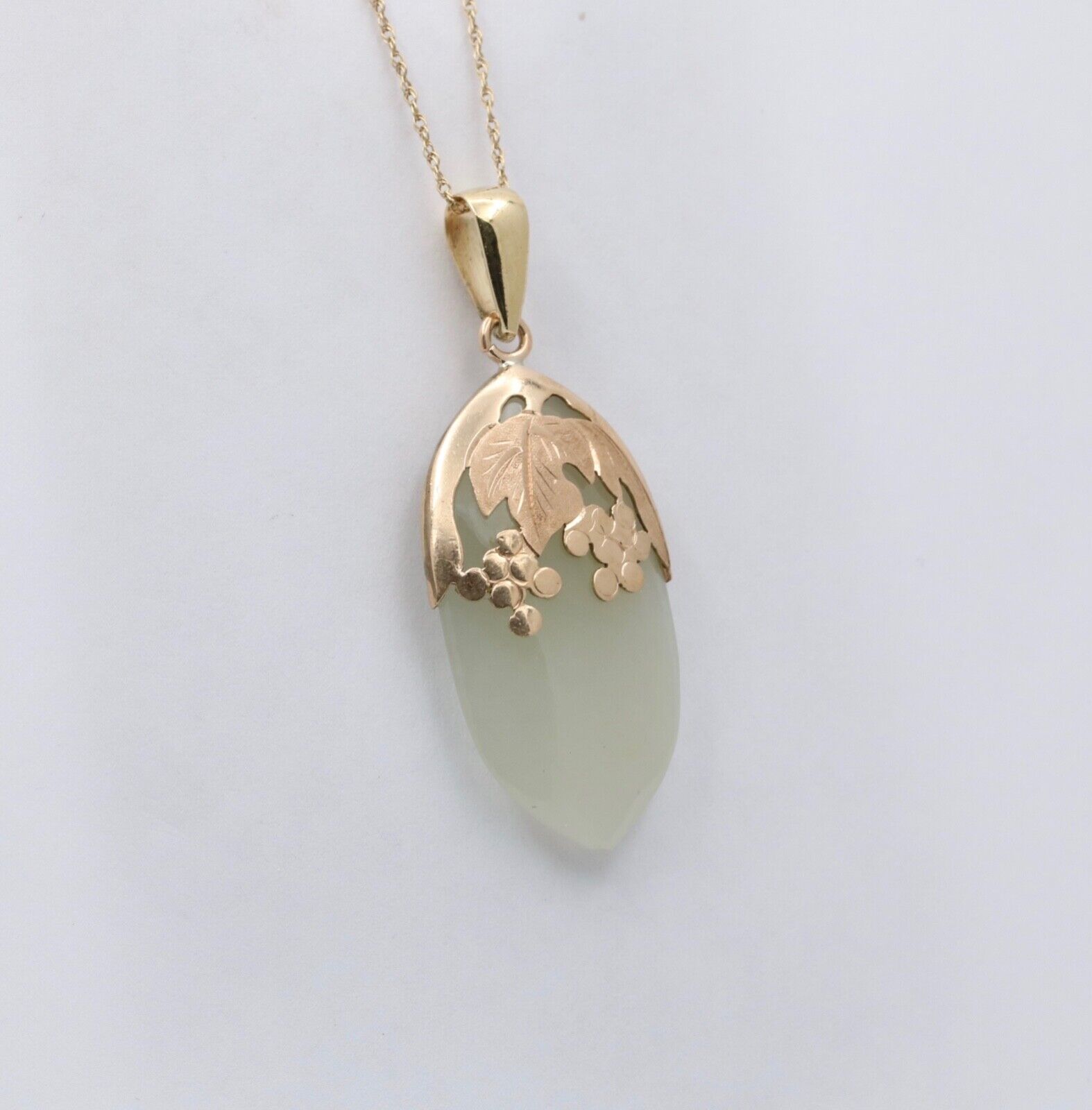 Vintage 14K yellow gold Jadeite Jade Grape Motif Charm Pendant