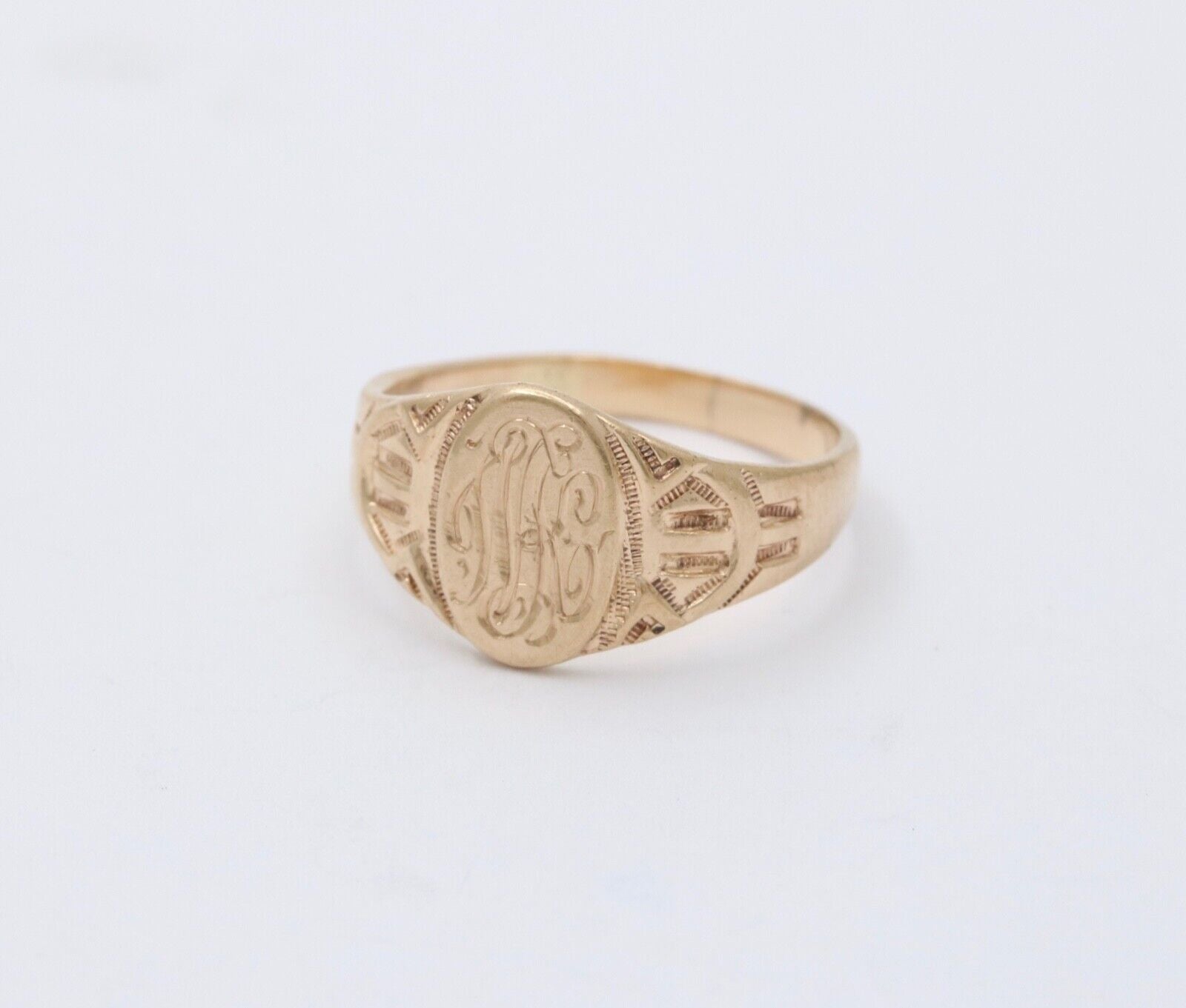 Vintage Signet Carved Engraved 14K Yellow Gold Ring