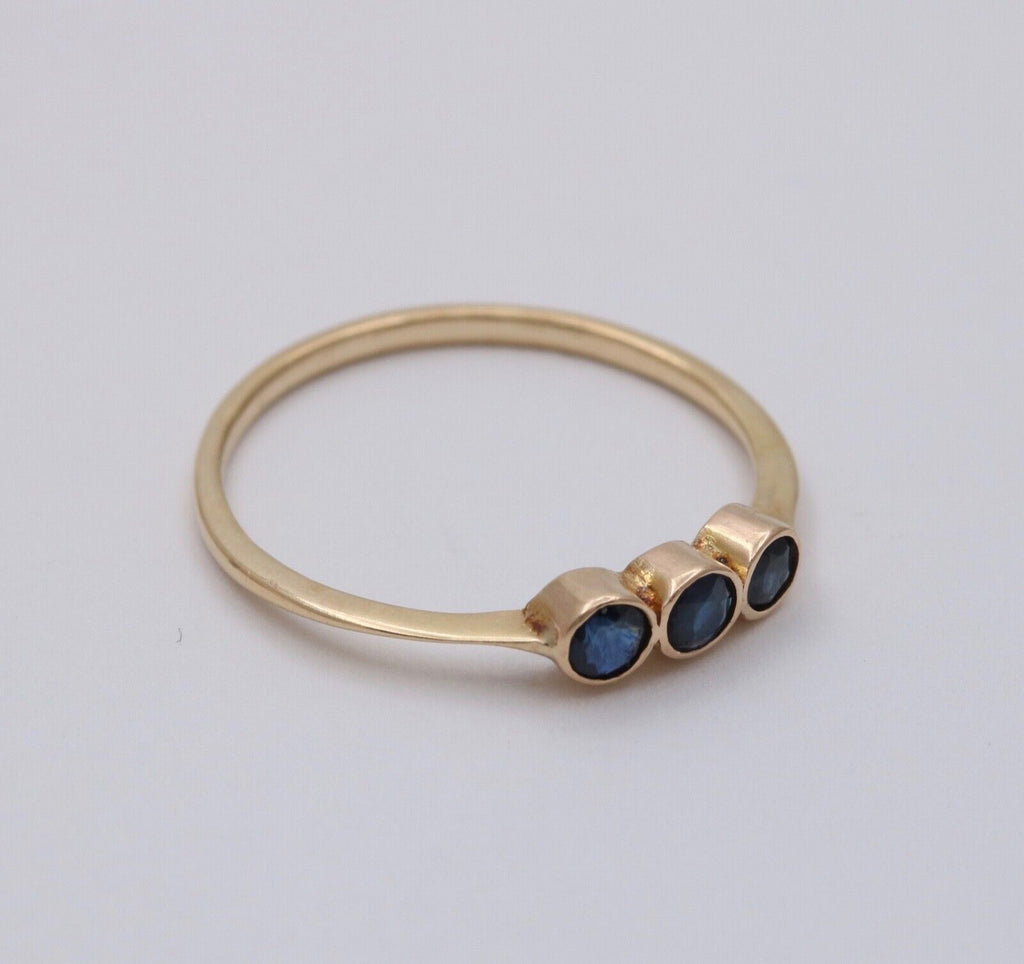 Vintage 14K Yellow Gold Sapphire Three Stone Ring Band