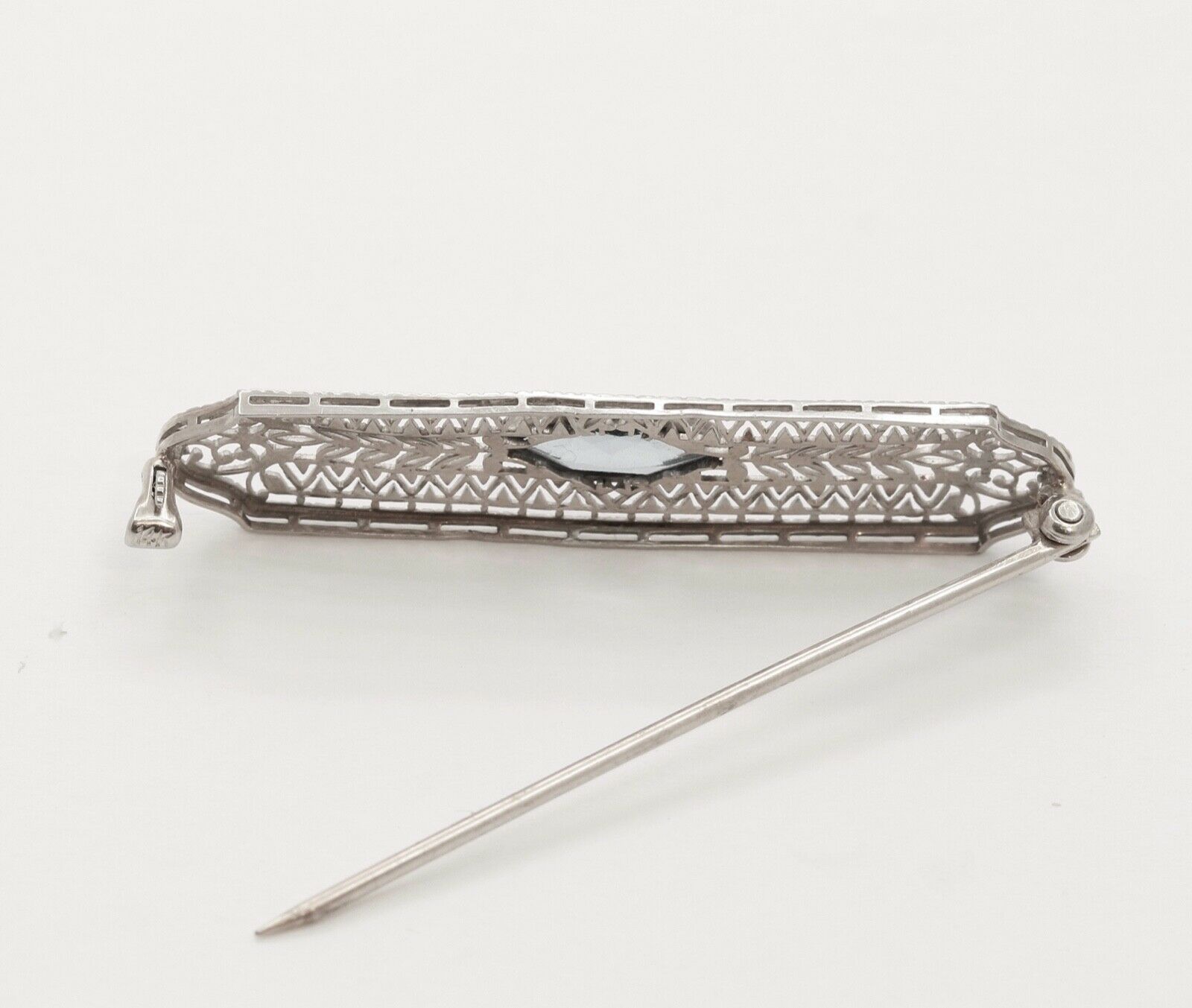 Art Deco Blue Sapphire 14K White Gold Filagree Bar Brooch Pin