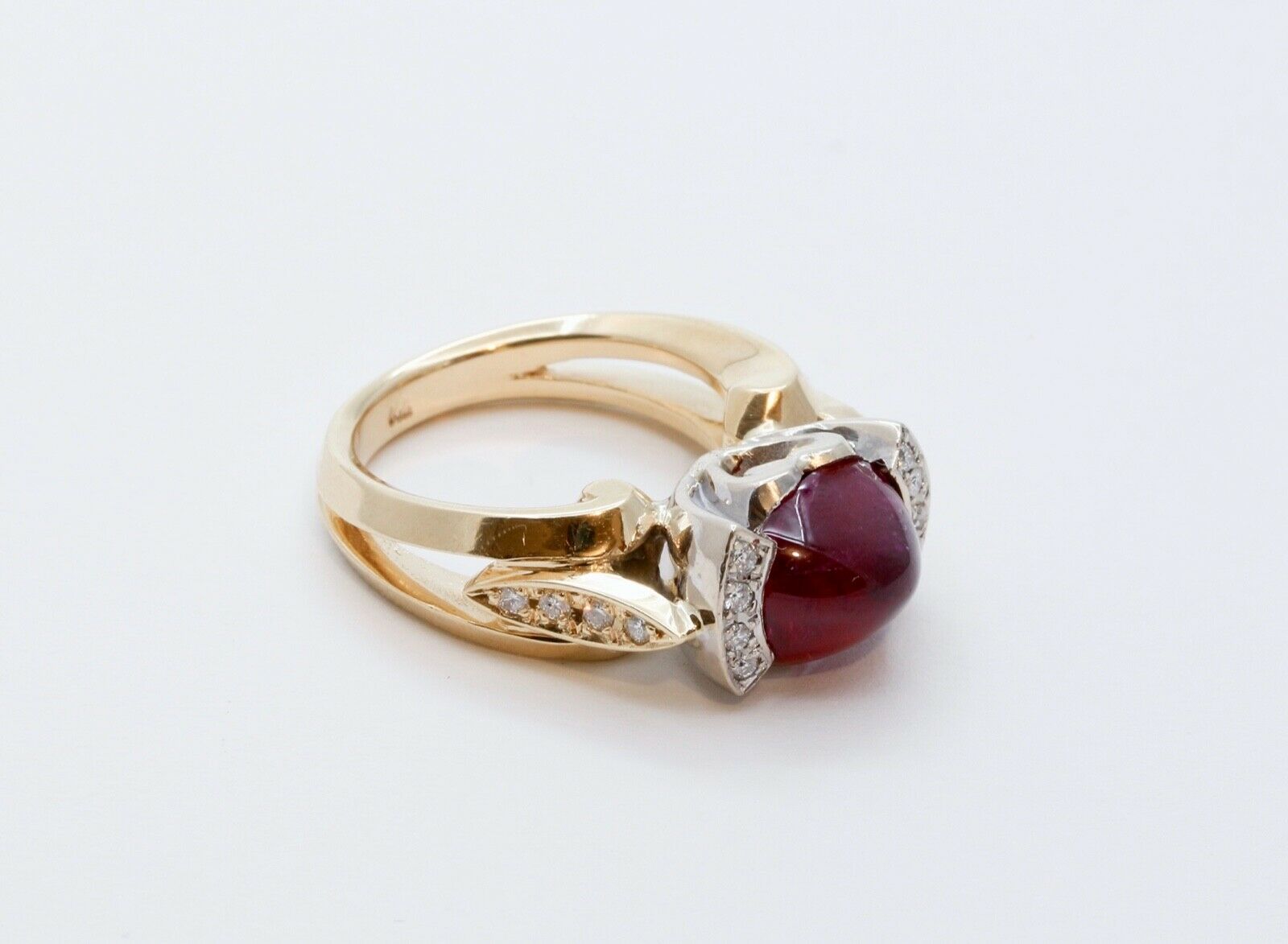 Beautiful Ladies Cabochon Ruby Diamonds Yellow White Gold Ring